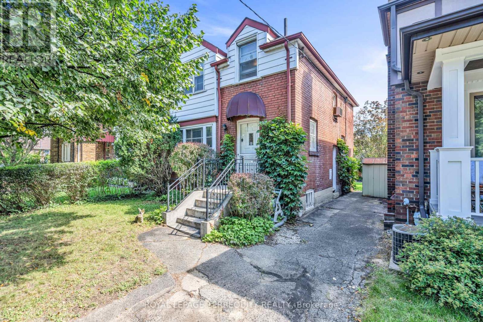 391 SUTHERLAND DRIVE, Toronto, Ontario