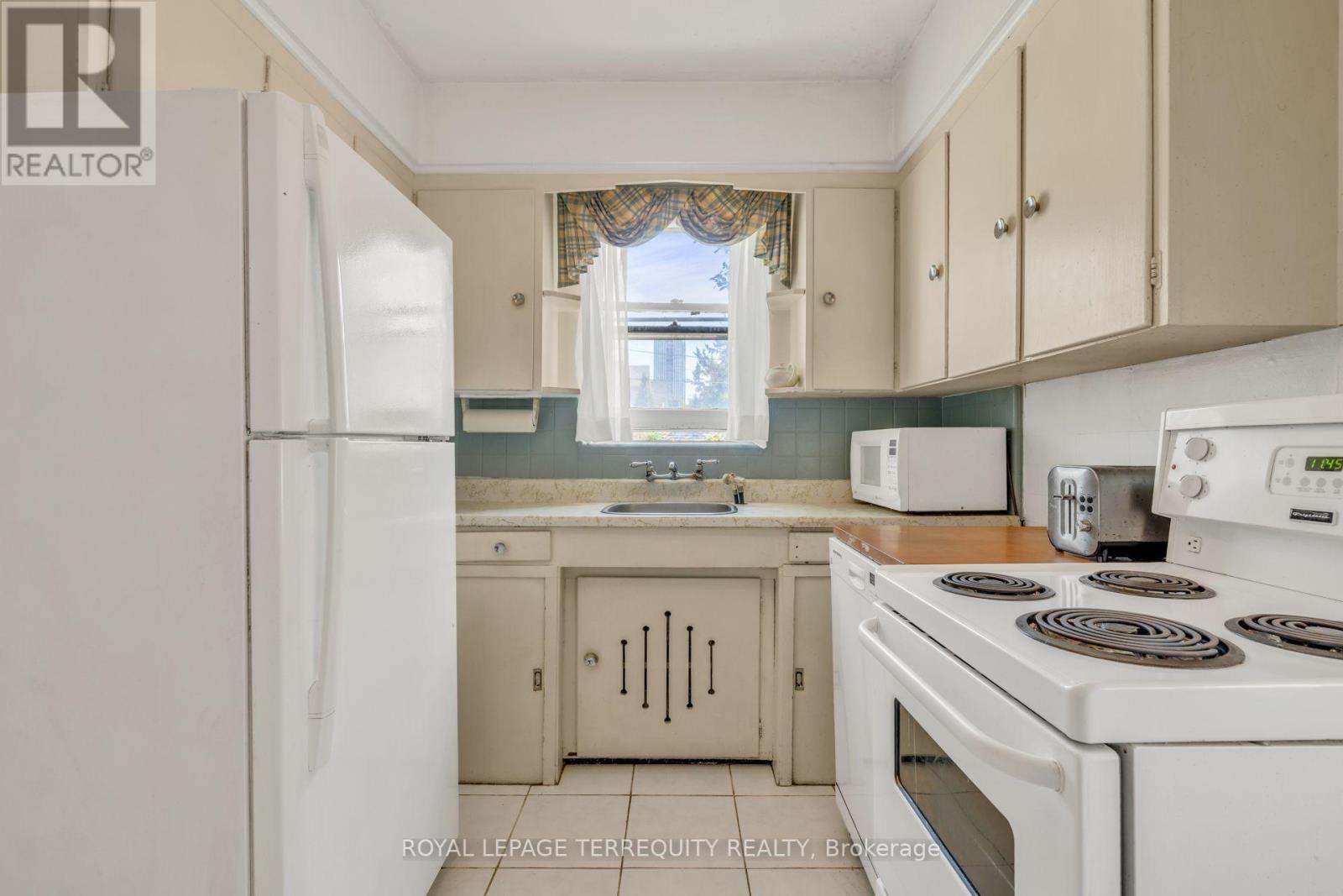 391 Sutherland Drive, Toronto, Ontario  M4G 1K1 - Photo 13 - C13728200