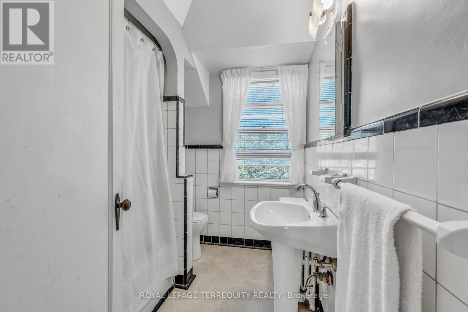 391 Sutherland Drive, Toronto, Ontario  M4G 1K1 - Photo 23 - C13728200