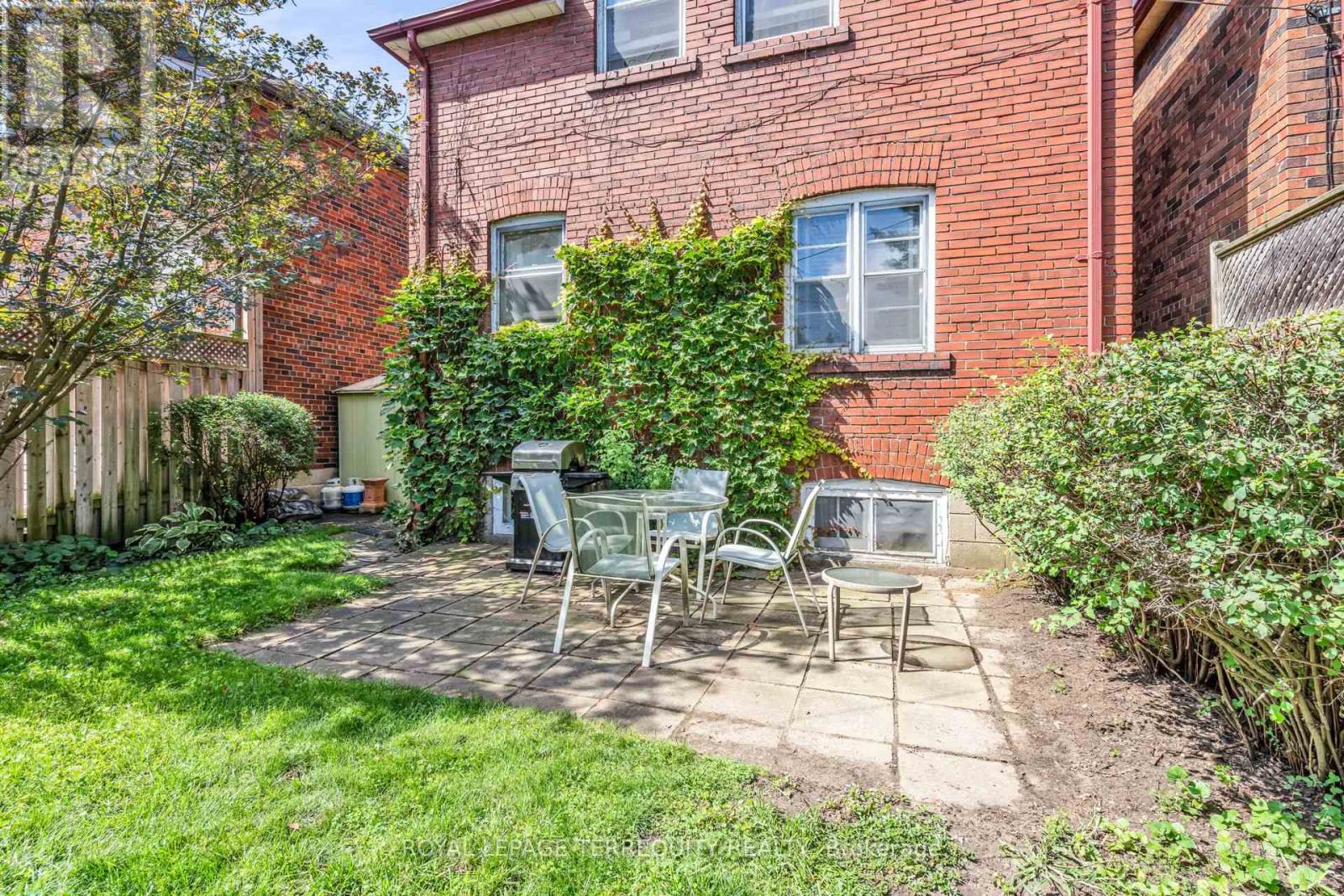 391 Sutherland Drive, Toronto, Ontario  M4G 1K1 - Photo 5 - C13728200