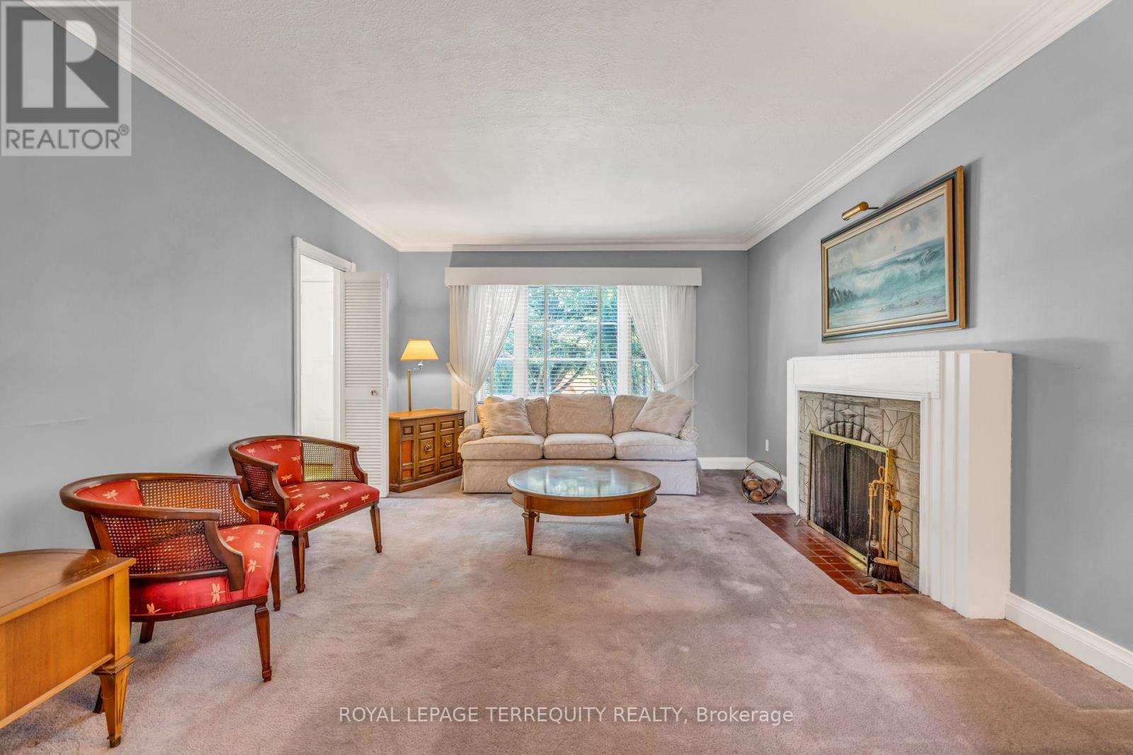 391 Sutherland Drive, Toronto, Ontario  M4G 1K1 - Photo 9 - C13728200
