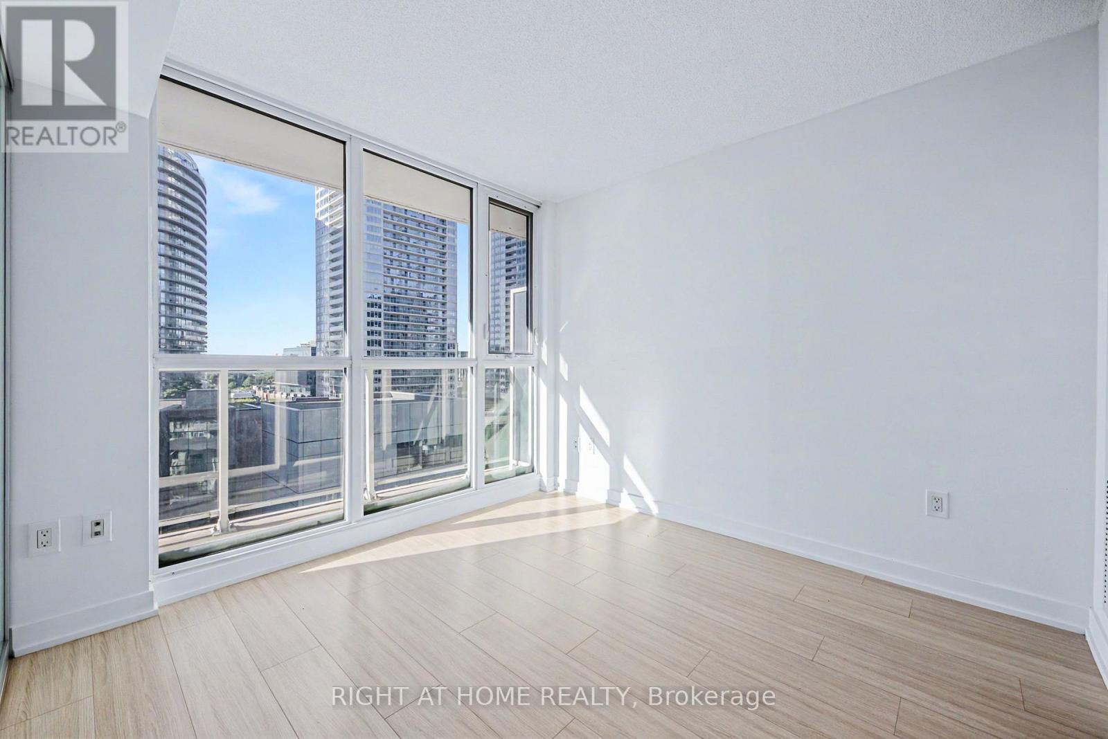 902 - 85 Queens Wharf Road, Toronto, Ontario  M5V 0J9 - Photo 10 - C13728248