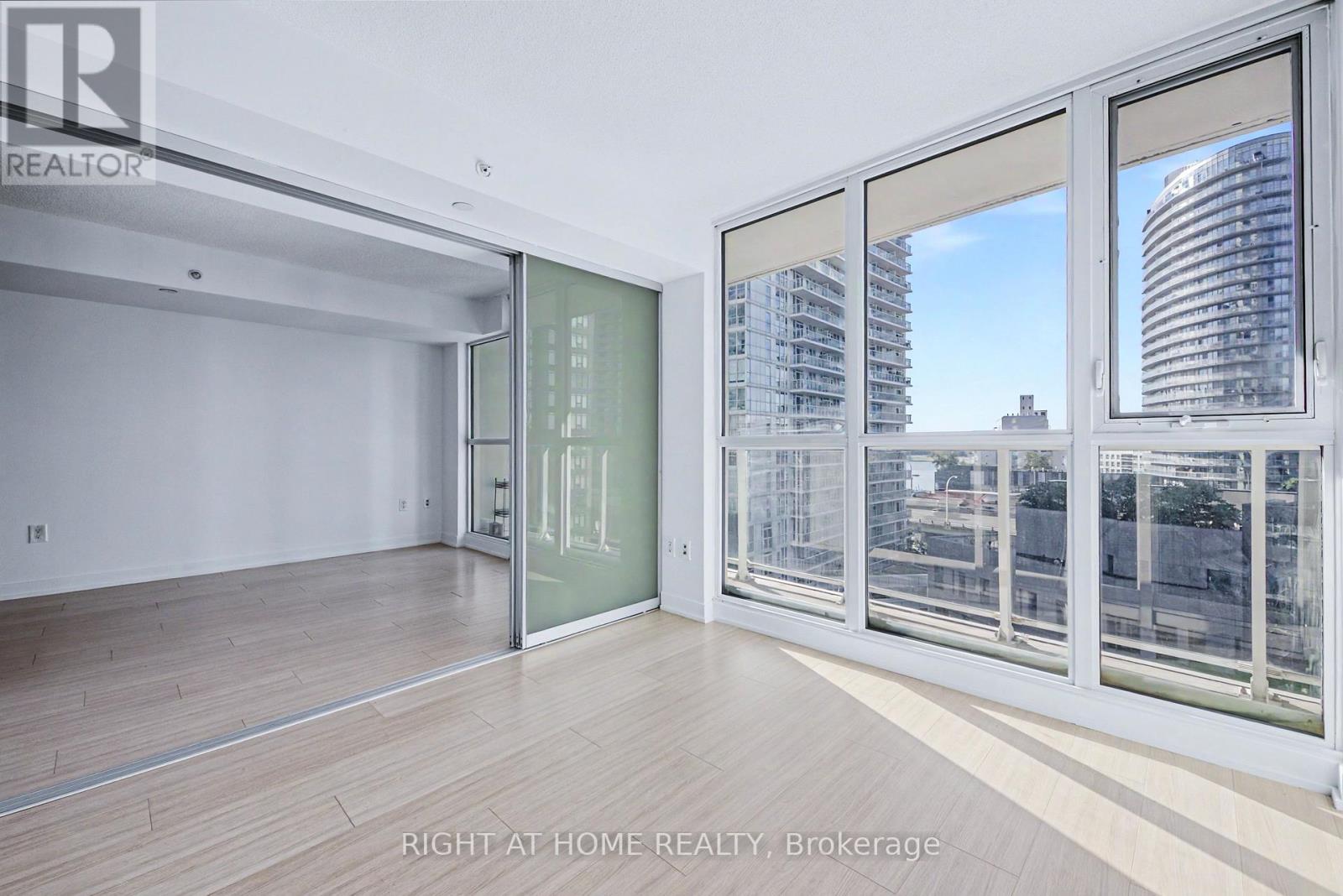 902 - 85 Queens Wharf Road, Toronto, Ontario  M5V 0J9 - Photo 11 - C13728248
