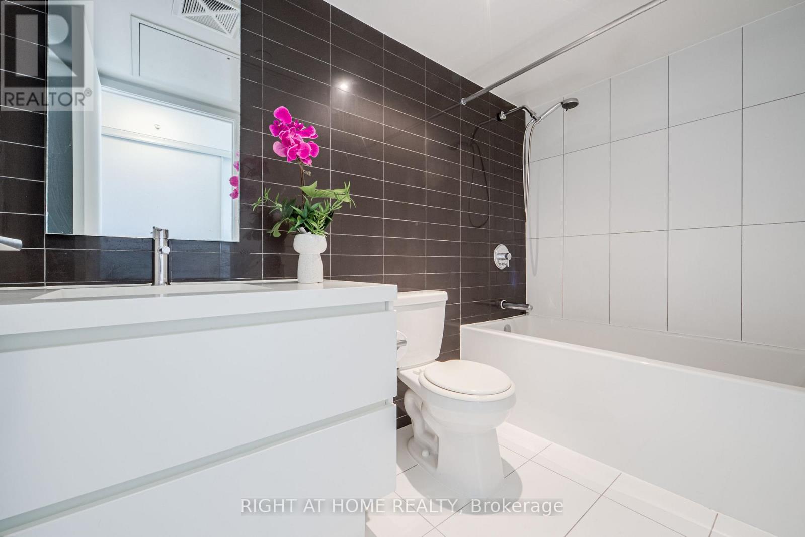 902 - 85 Queens Wharf Road, Toronto, Ontario  M5V 0J9 - Photo 14 - C13728248