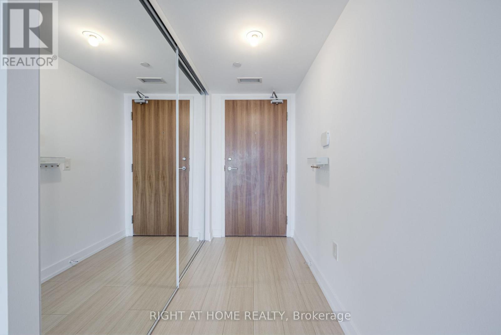 902 - 85 Queens Wharf Road, Toronto, Ontario  M5V 0J9 - Photo 2 - C13728248