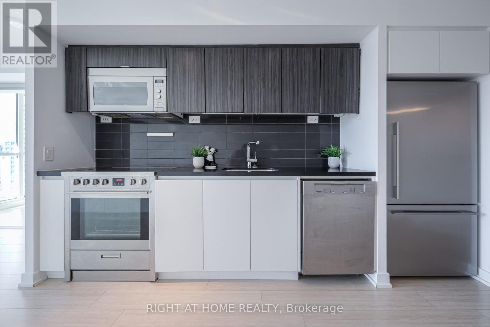 902 - 85 Queens Wharf Road, Toronto, Ontario  M5V 0J9 - Photo 5 - C13728248