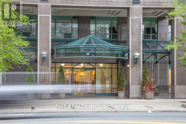 901 - 889 BAY STREET, Toronto, Ontario