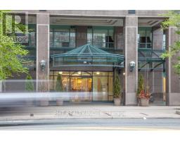 901 - 889 BAY STREET, Toronto, Ontario