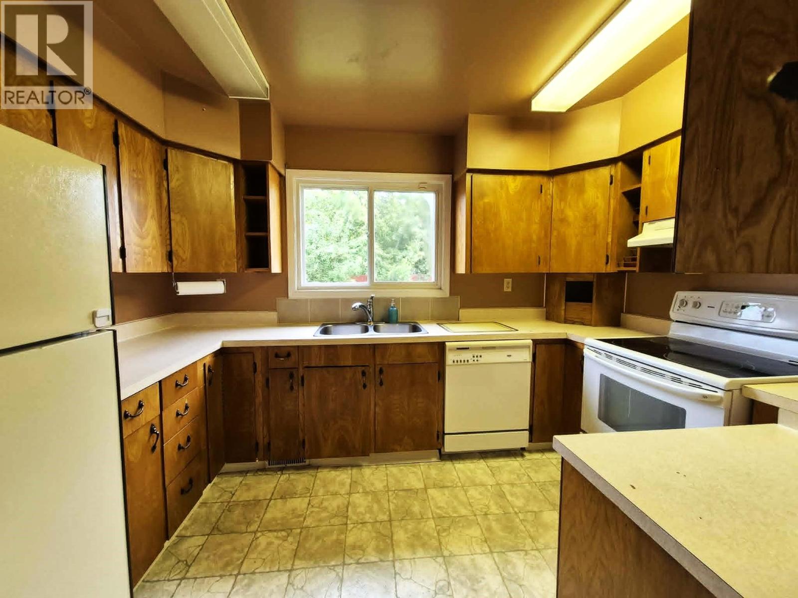110 W 2nd Avenue, Fort St. James, British Columbia  V0J 1P0 - Photo 6 - R3159798