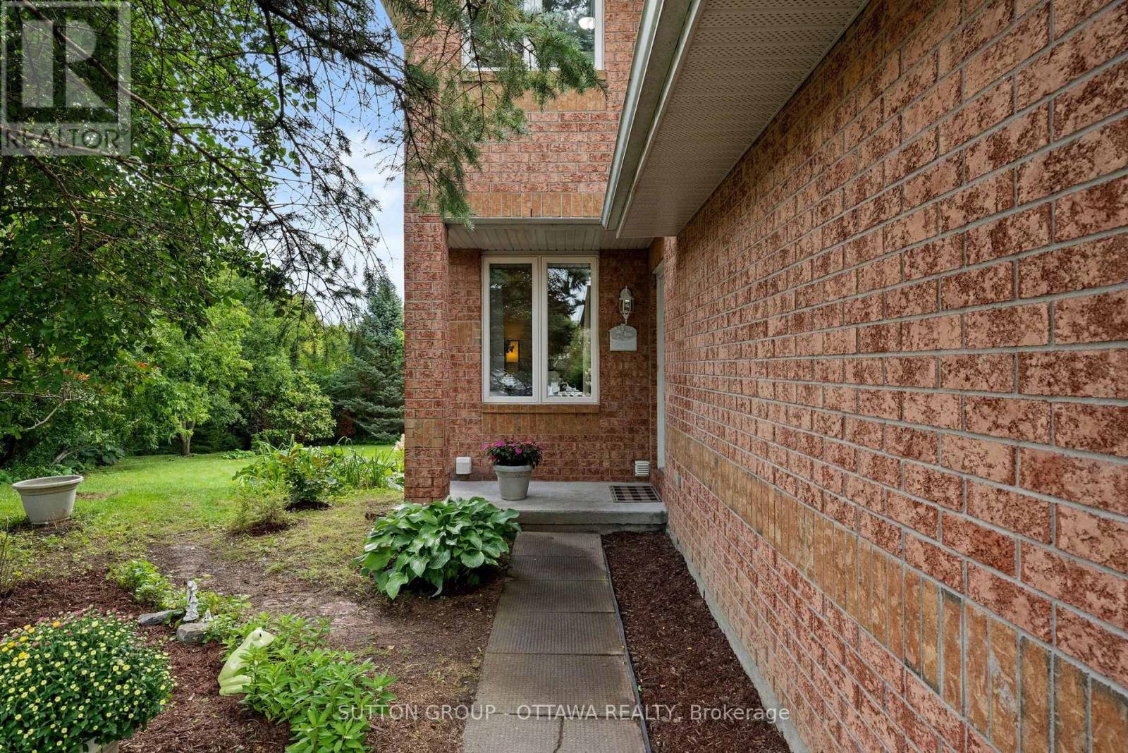 52 Windcrest Court, Ottawa, Ontario  K2T 1B5 - Photo 3 - X13728252