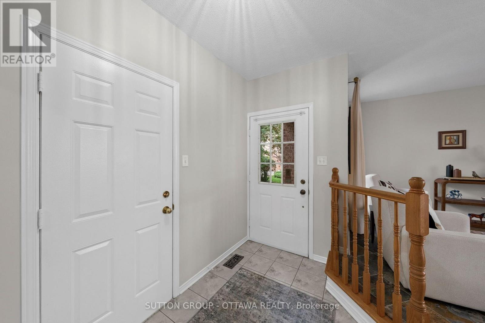 52 Windcrest Court, Ottawa, Ontario  K2T 1B5 - Photo 4 - X13728252