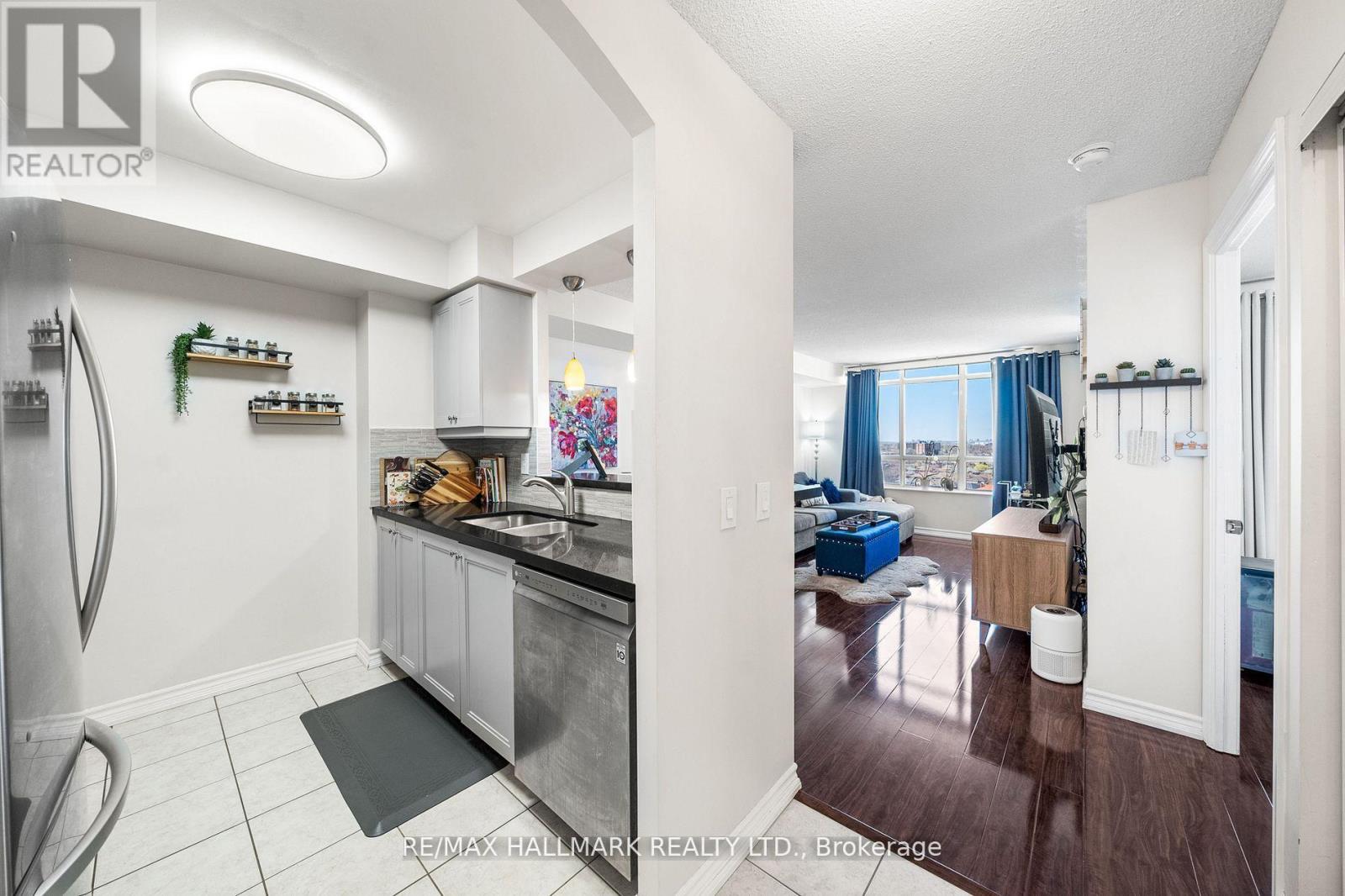 1421 - 700 Humberwood Boulevard, Toronto, Ontario  M9W 7J4 - Photo 3 - W13728142