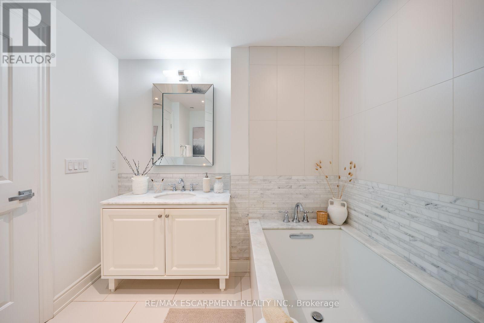 110 - 3500 Lakeshore Road W, Oakville, Ontario  L6L 0B4 - Photo 24 - W13728226