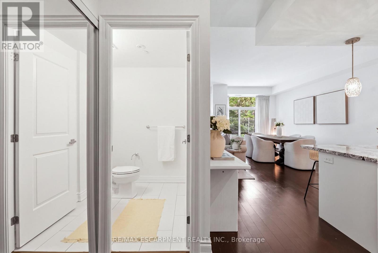110 - 3500 Lakeshore Road W, Oakville, Ontario  L6L 0B4 - Photo 3 - W13728226