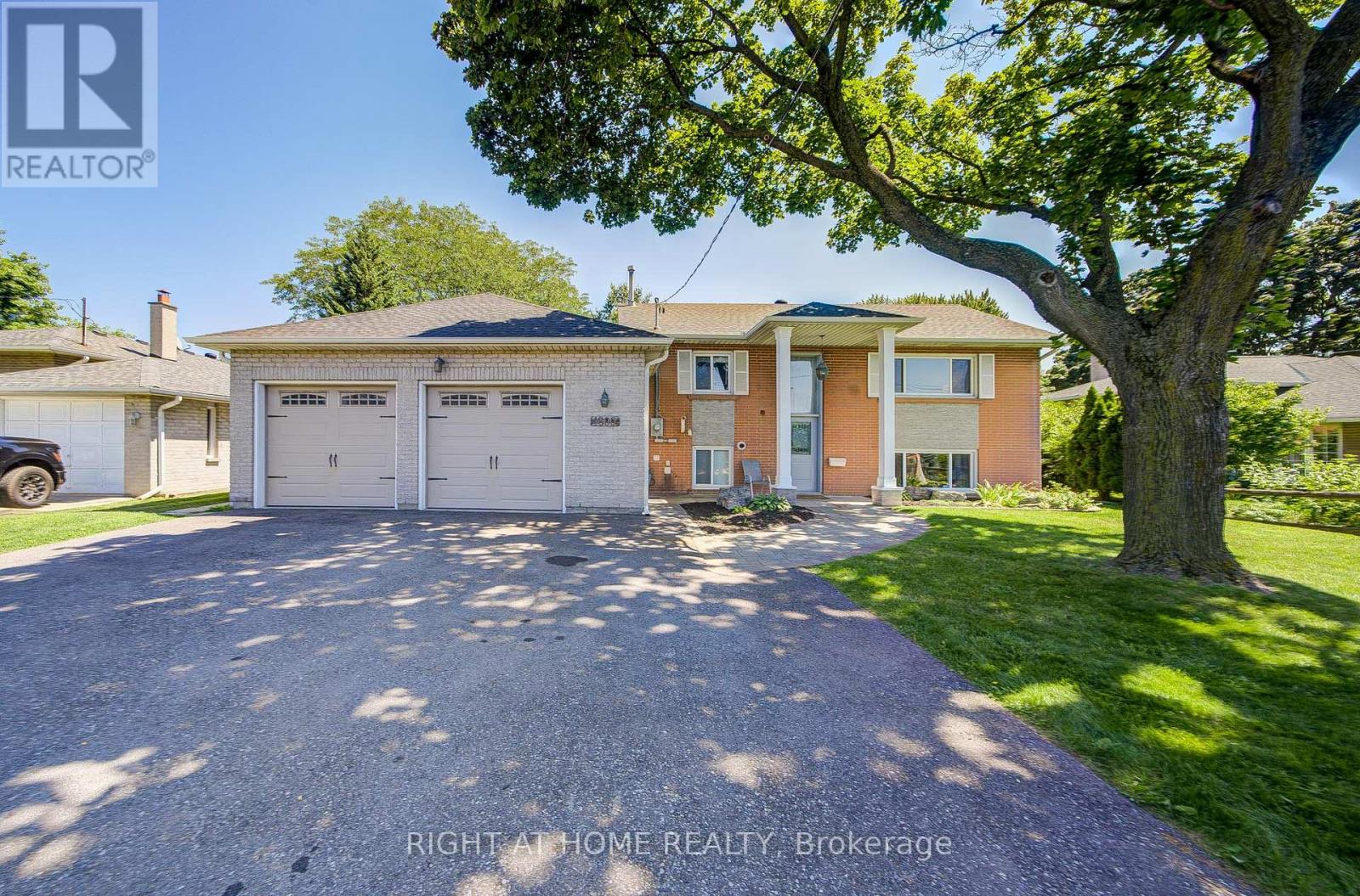1600 Boxwood Way, Mississauga, Ontario  L5E 2Y1 - Photo 2 - W13728232