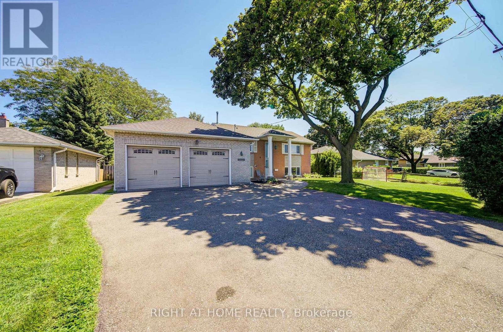 1600 Boxwood Way, Mississauga, Ontario  L5E 2Y1 - Photo 3 - W13728232