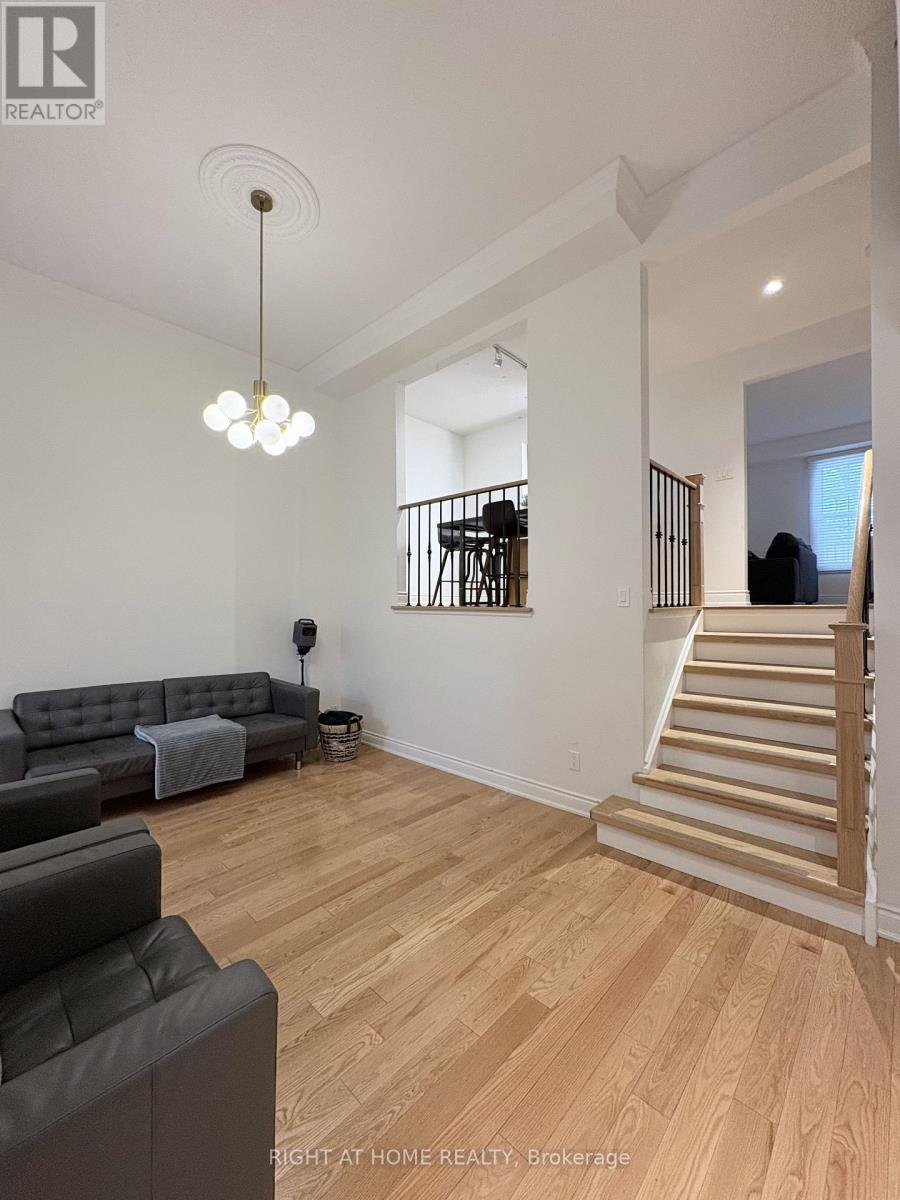 2 Stornwood Court, Brampton, Ontario  L6W 4H4 - Photo 10 - W13728246