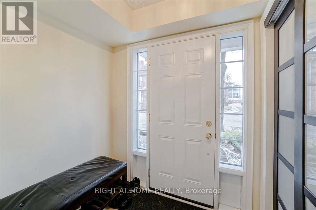 2 Stornwood Court, Brampton, Ontario  L6W 4H4 - Photo 3 - W13728246