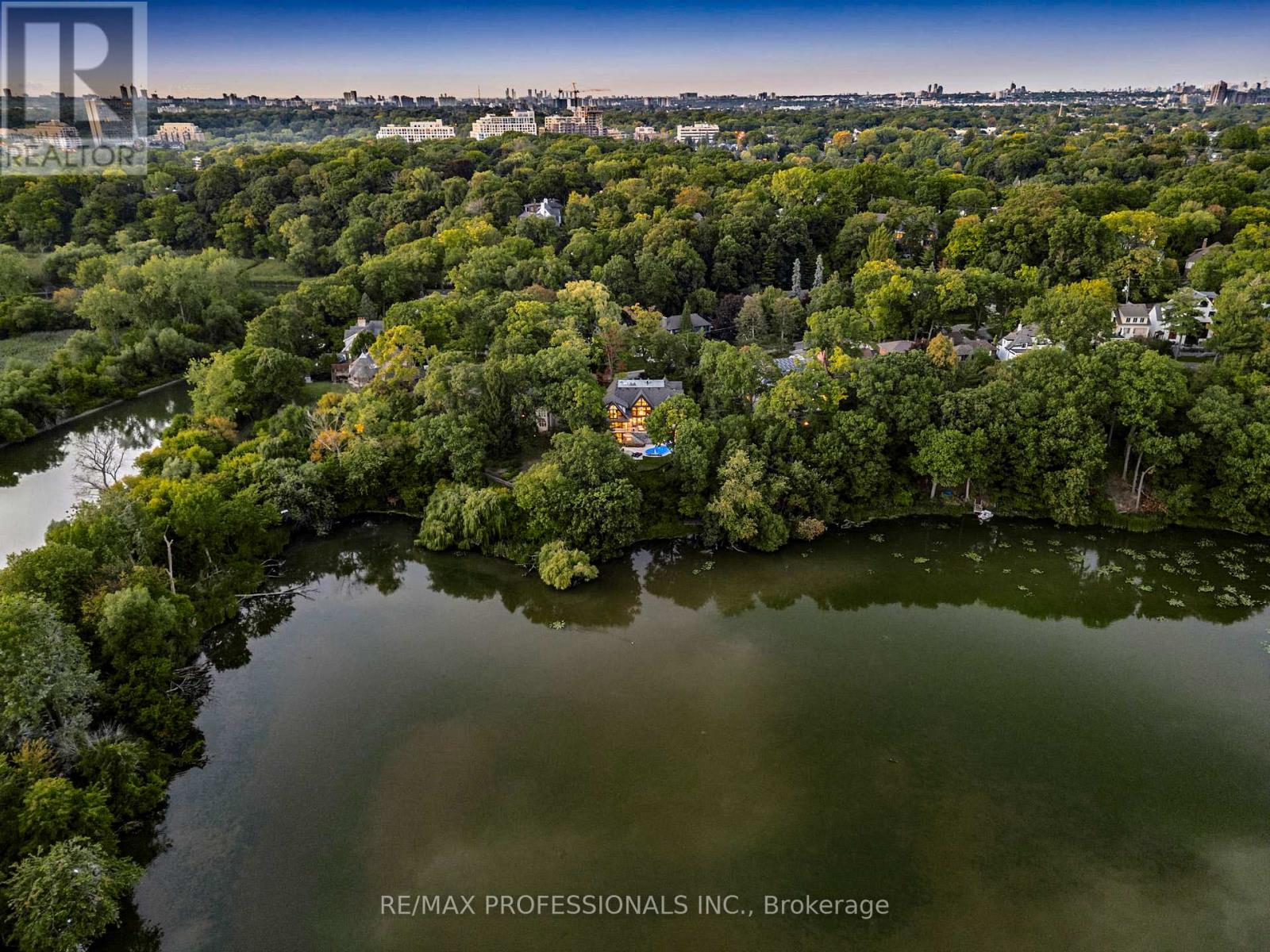23 Riverside Crescent, Toronto, Ontario  M6S 1B5 - Photo 48 - W13728250