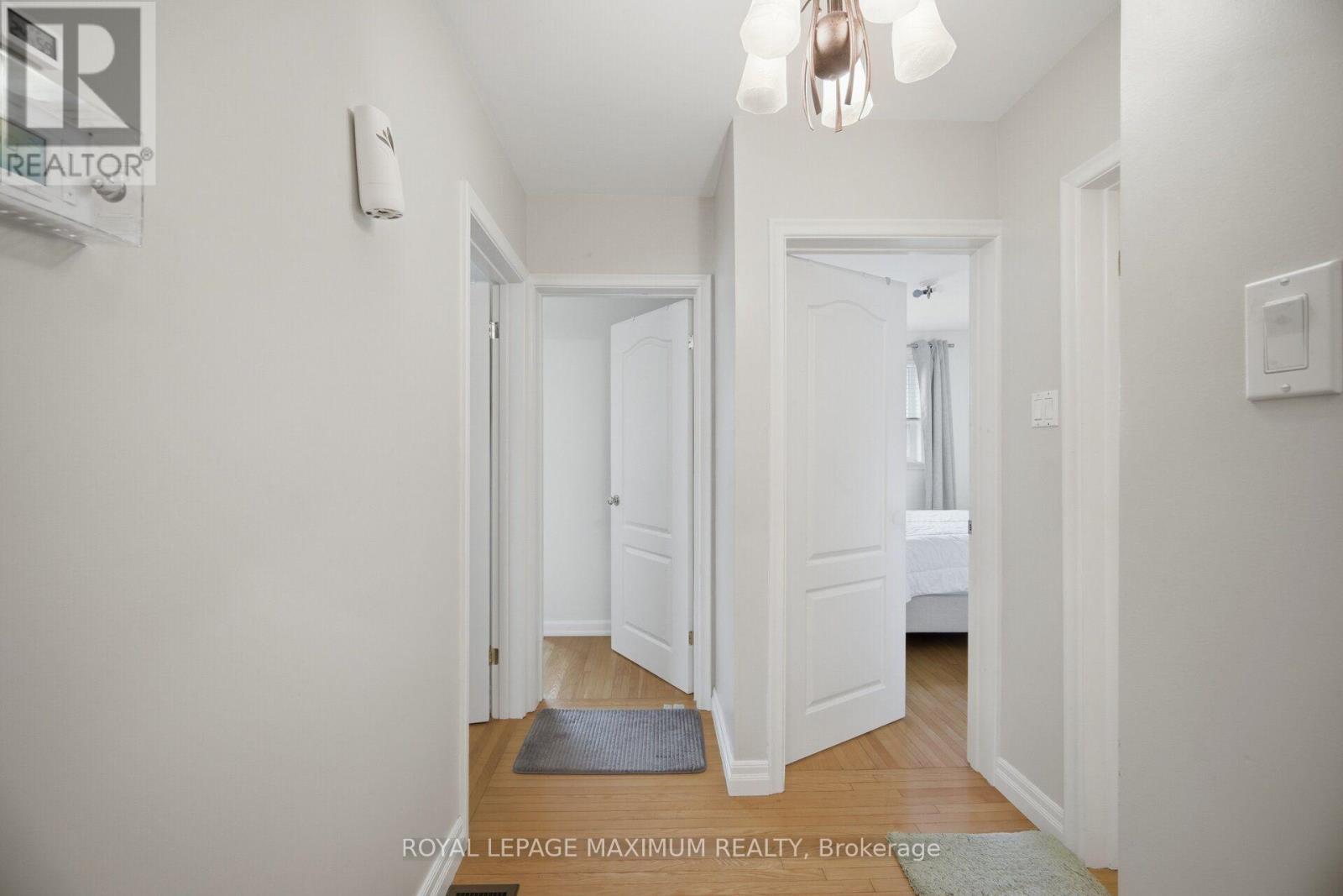 96 Wallasey Avenue, Toronto, Ontario  M9M 1E4 - Photo 10 - W13728282