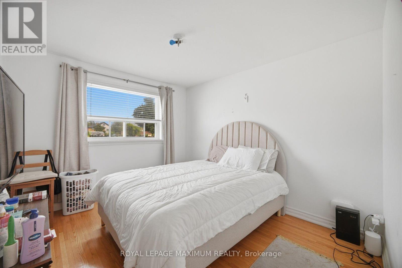 96 Wallasey Avenue, Toronto, Ontario  M9M 1E4 - Photo 11 - W13728282