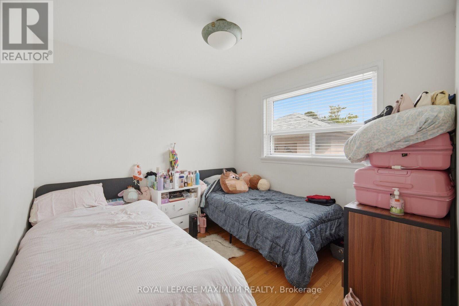 96 Wallasey Avenue, Toronto, Ontario  M9M 1E4 - Photo 12 - W13728282