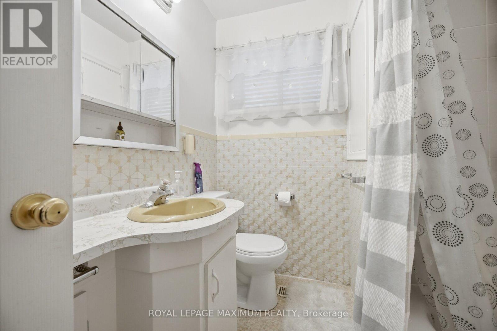 96 Wallasey Avenue, Toronto, Ontario  M9M 1E4 - Photo 14 - W13728282