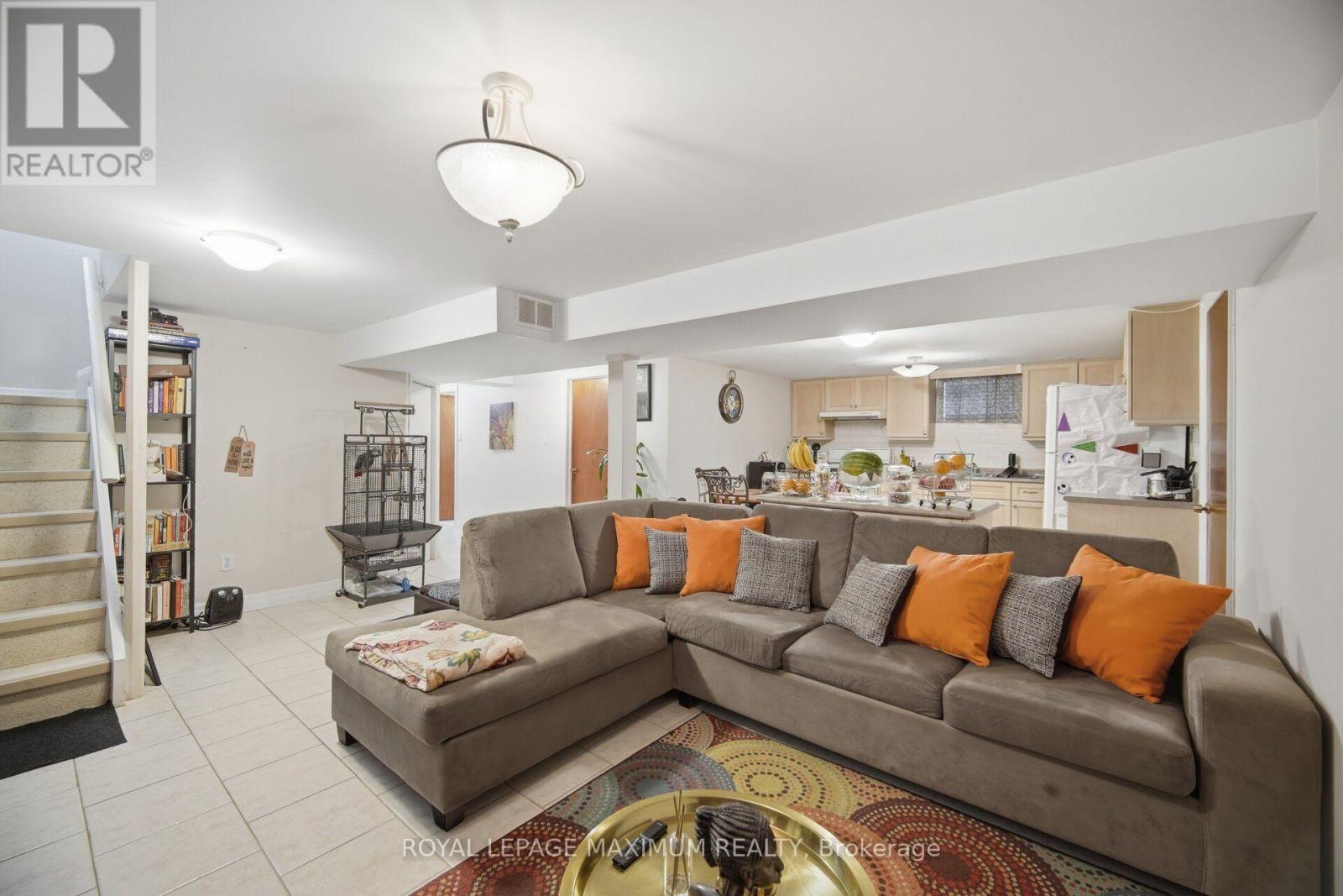 96 Wallasey Avenue, Toronto, Ontario  M9M 1E4 - Photo 16 - W13728282