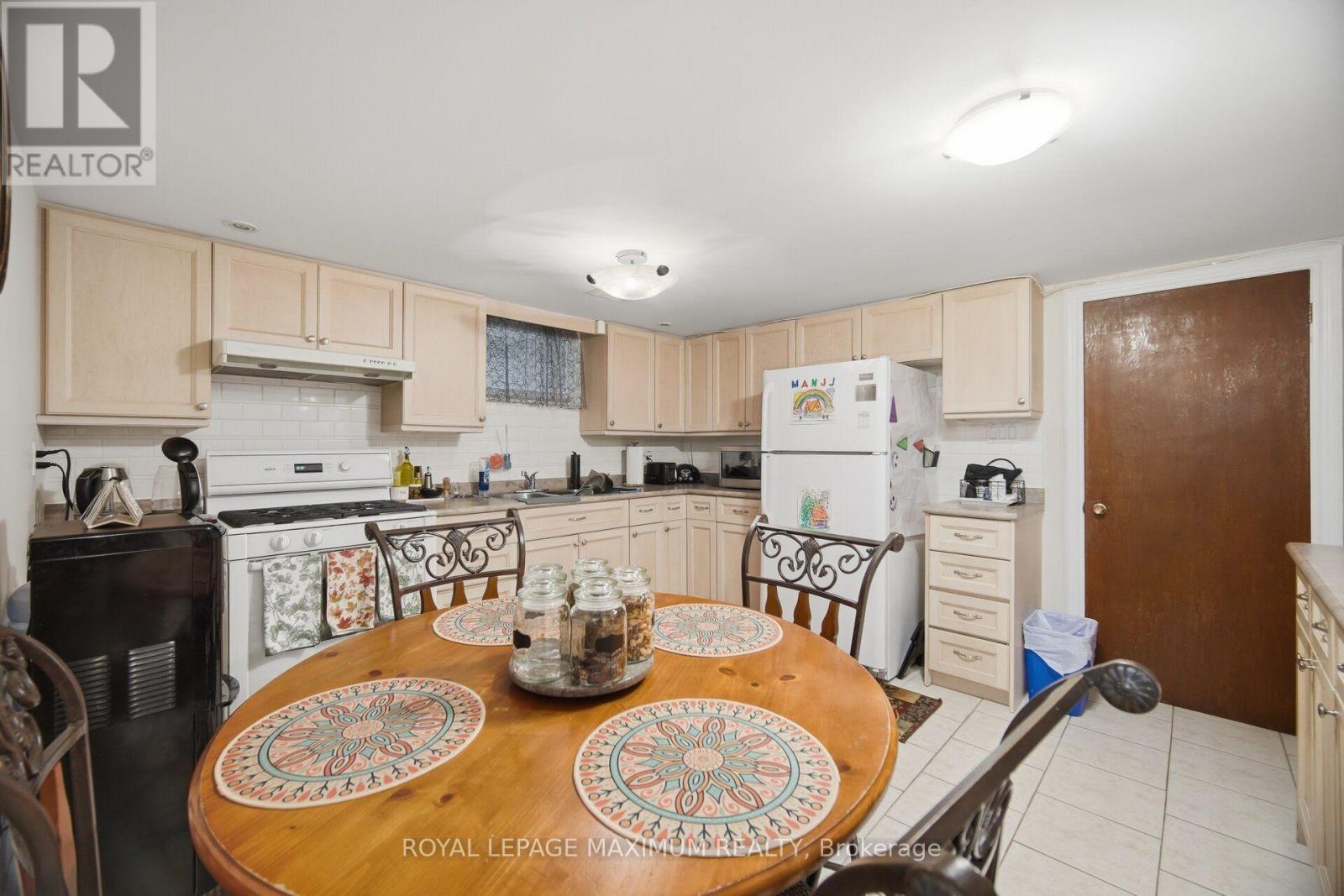 96 Wallasey Avenue, Toronto, Ontario  M9M 1E4 - Photo 17 - W13728282