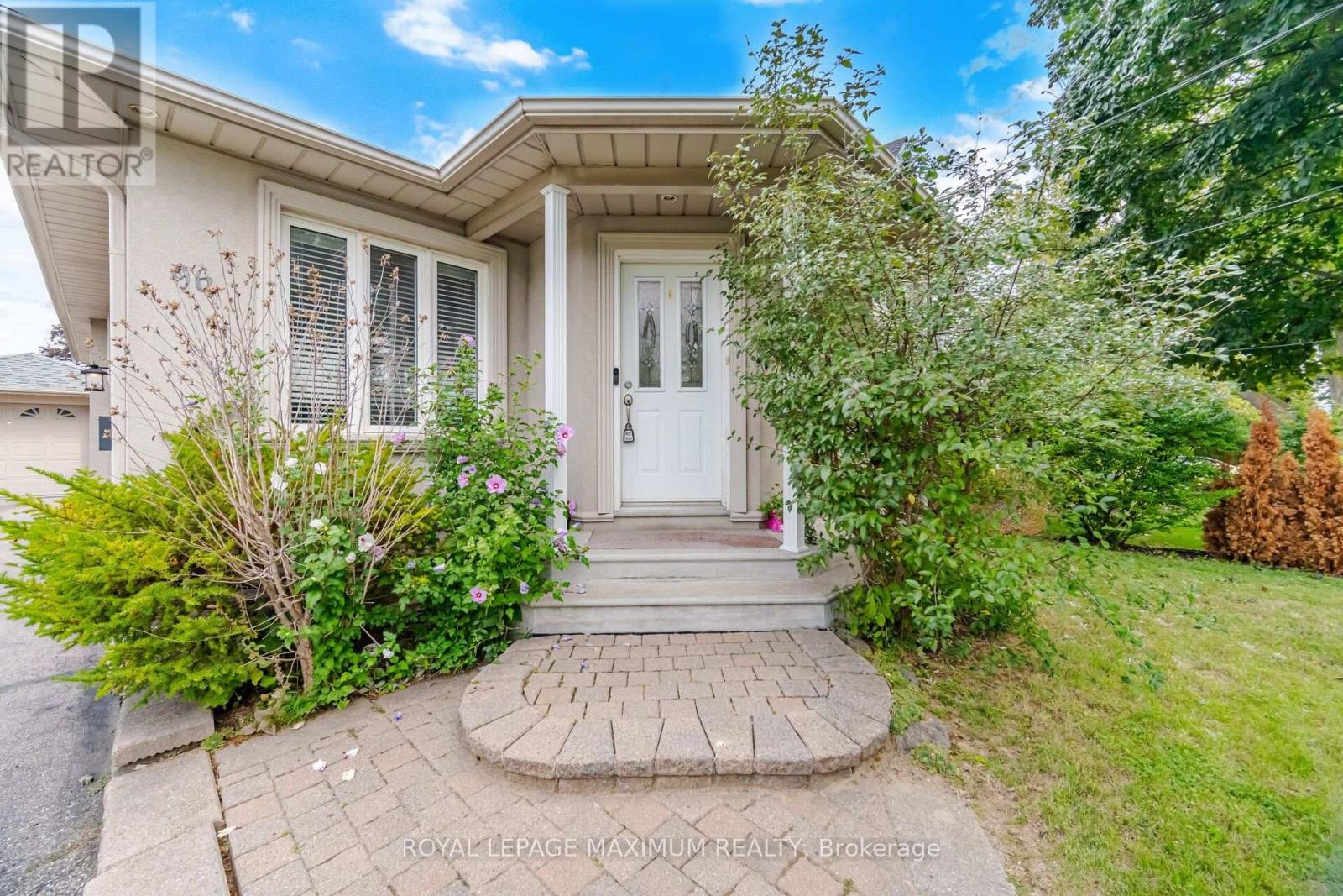 96 Wallasey Avenue, Toronto, Ontario  M9M 1E4 - Photo 2 - W13728282