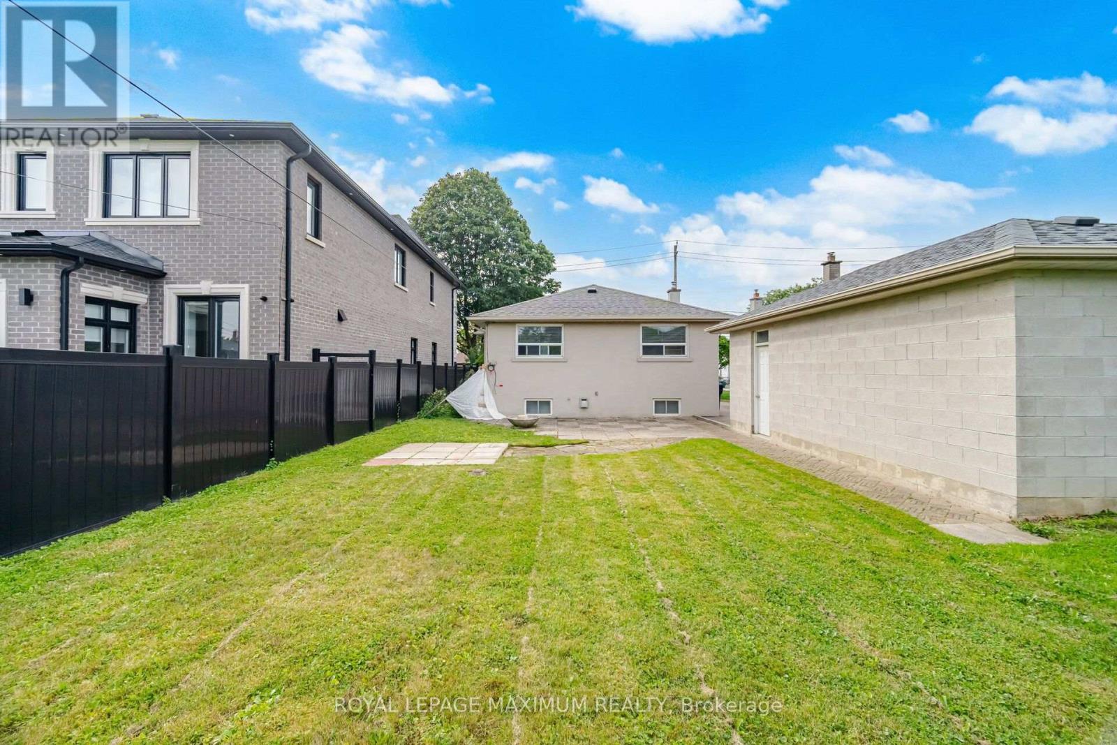 96 Wallasey Avenue, Toronto, Ontario  M9M 1E4 - Photo 23 - W13728282