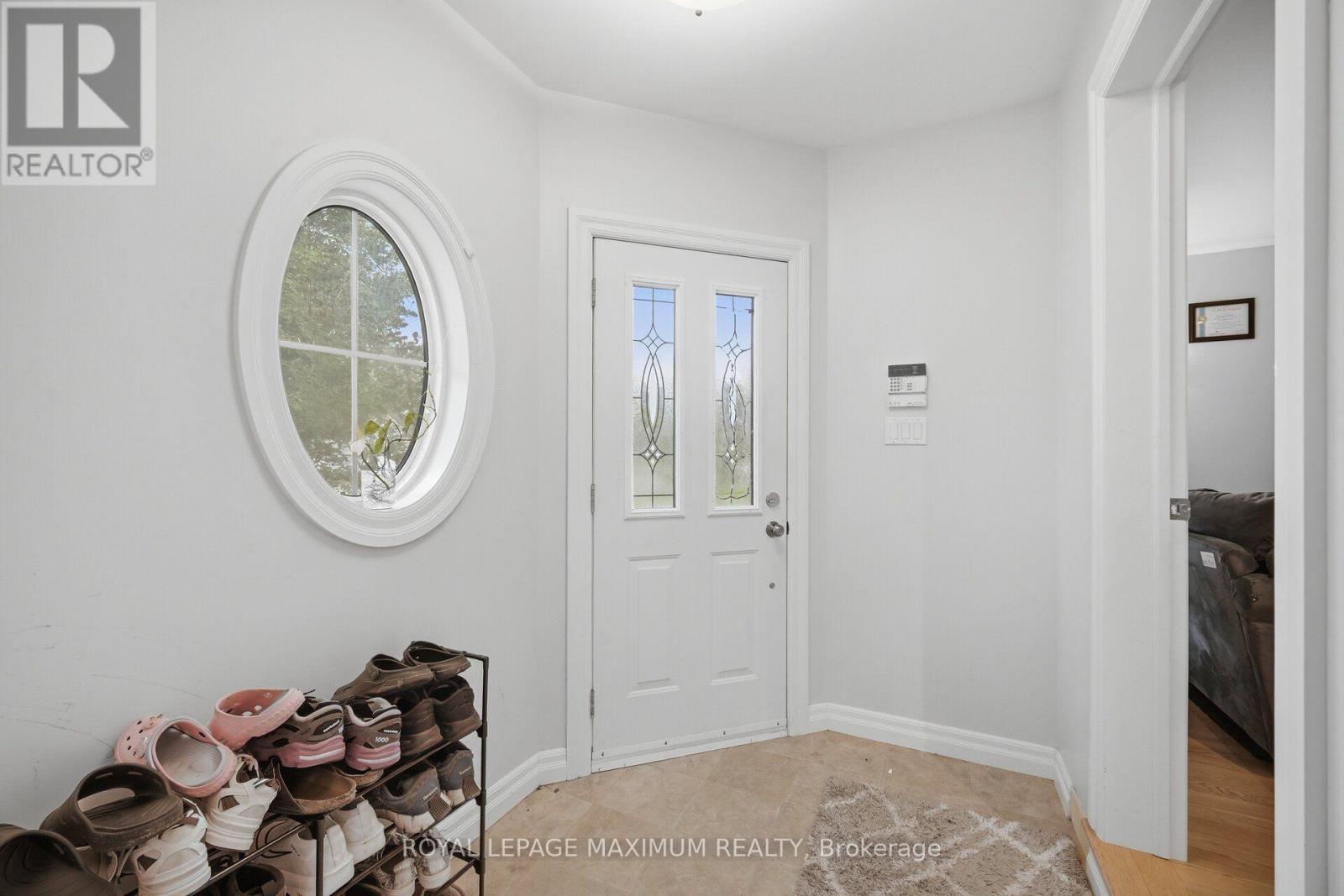 96 Wallasey Avenue, Toronto, Ontario  M9M 1E4 - Photo 3 - W13728282