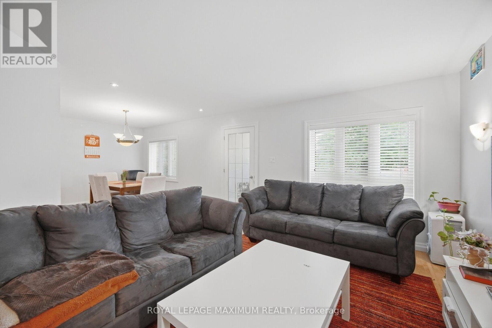 96 Wallasey Avenue, Toronto, Ontario  M9M 1E4 - Photo 5 - W13728282