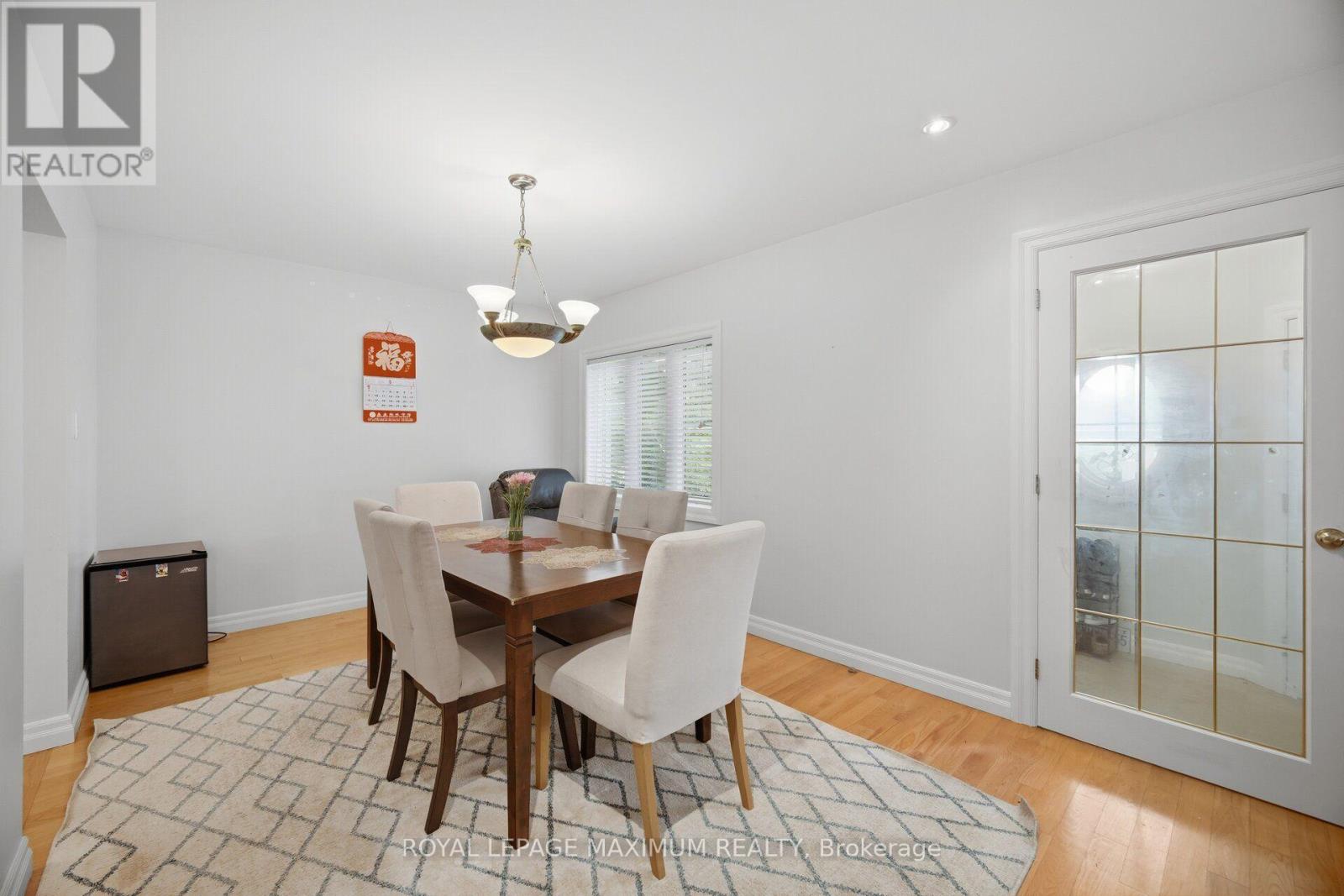 96 Wallasey Avenue, Toronto, Ontario  M9M 1E4 - Photo 7 - W13728282