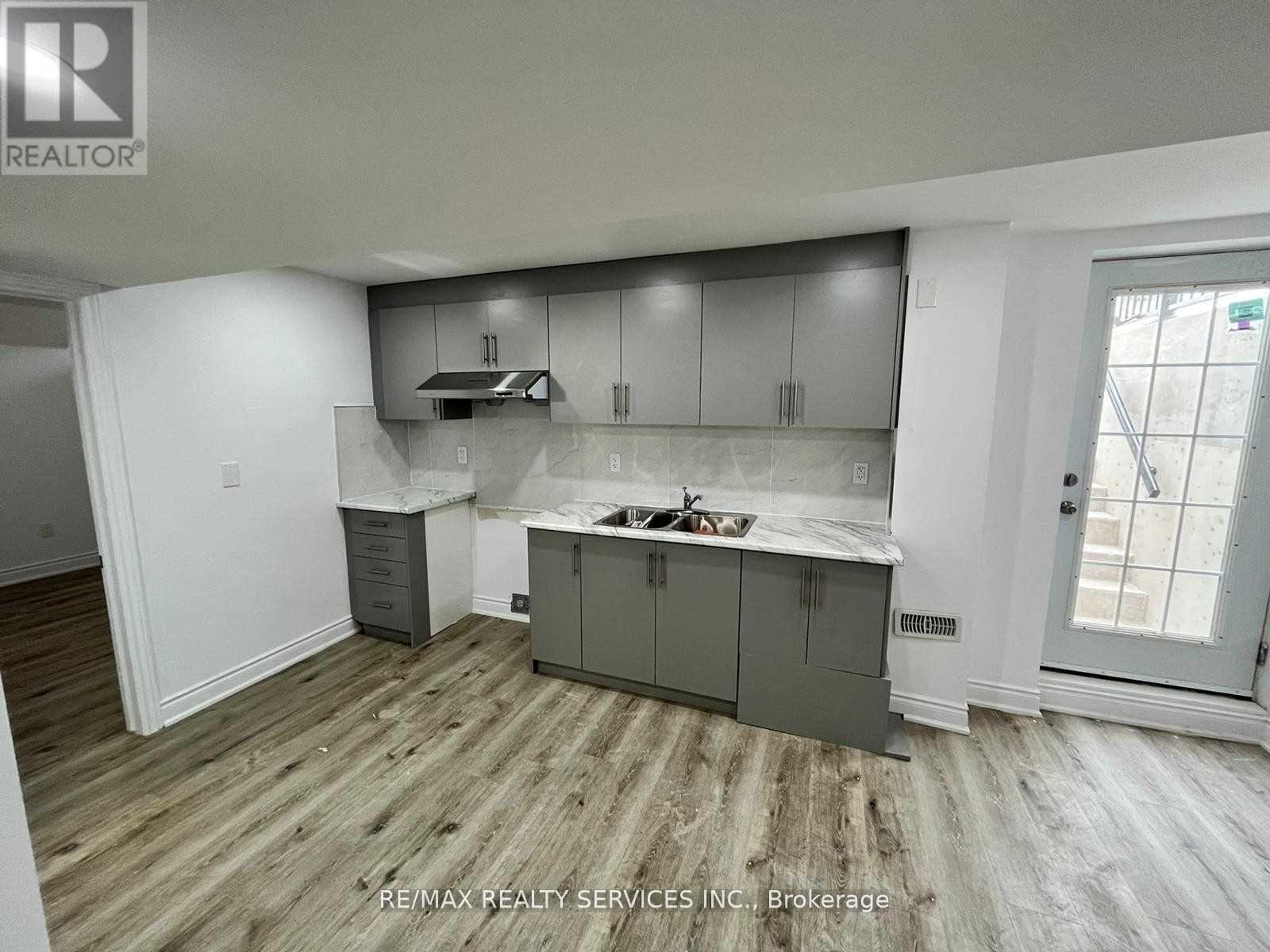 Bsmt - 35 Seahorse Avenue, Brampton, Ontario L6V 4N7 - Photo 8 - W13728298