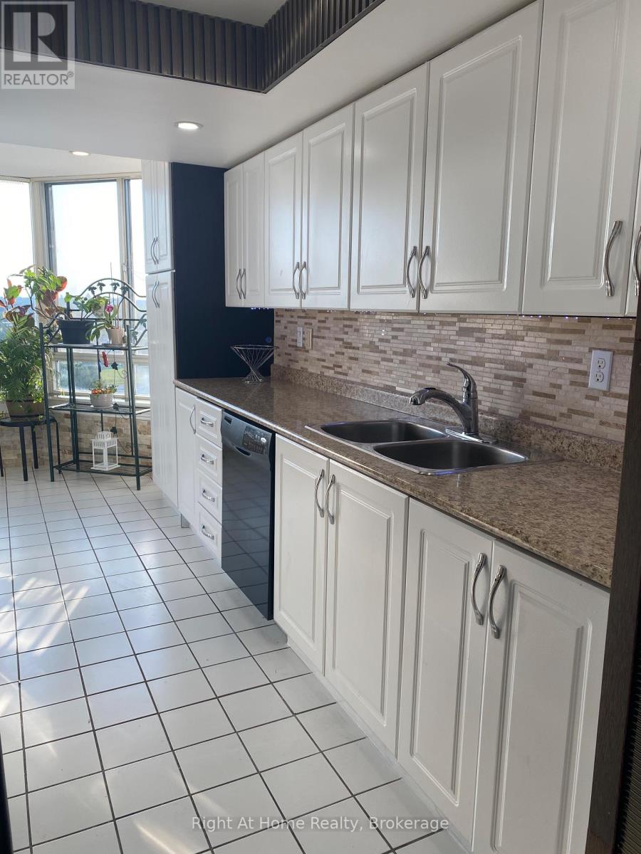 1215 - 11753 Sheppard Avenue E, Toronto, Ontario  M1B 5M3 - Photo 6 - E13645460
