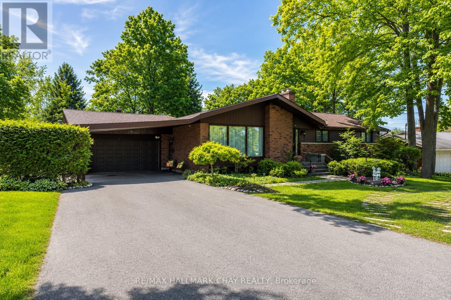 1009 FAIRBAIRN STREET, Peterborough, Ontario