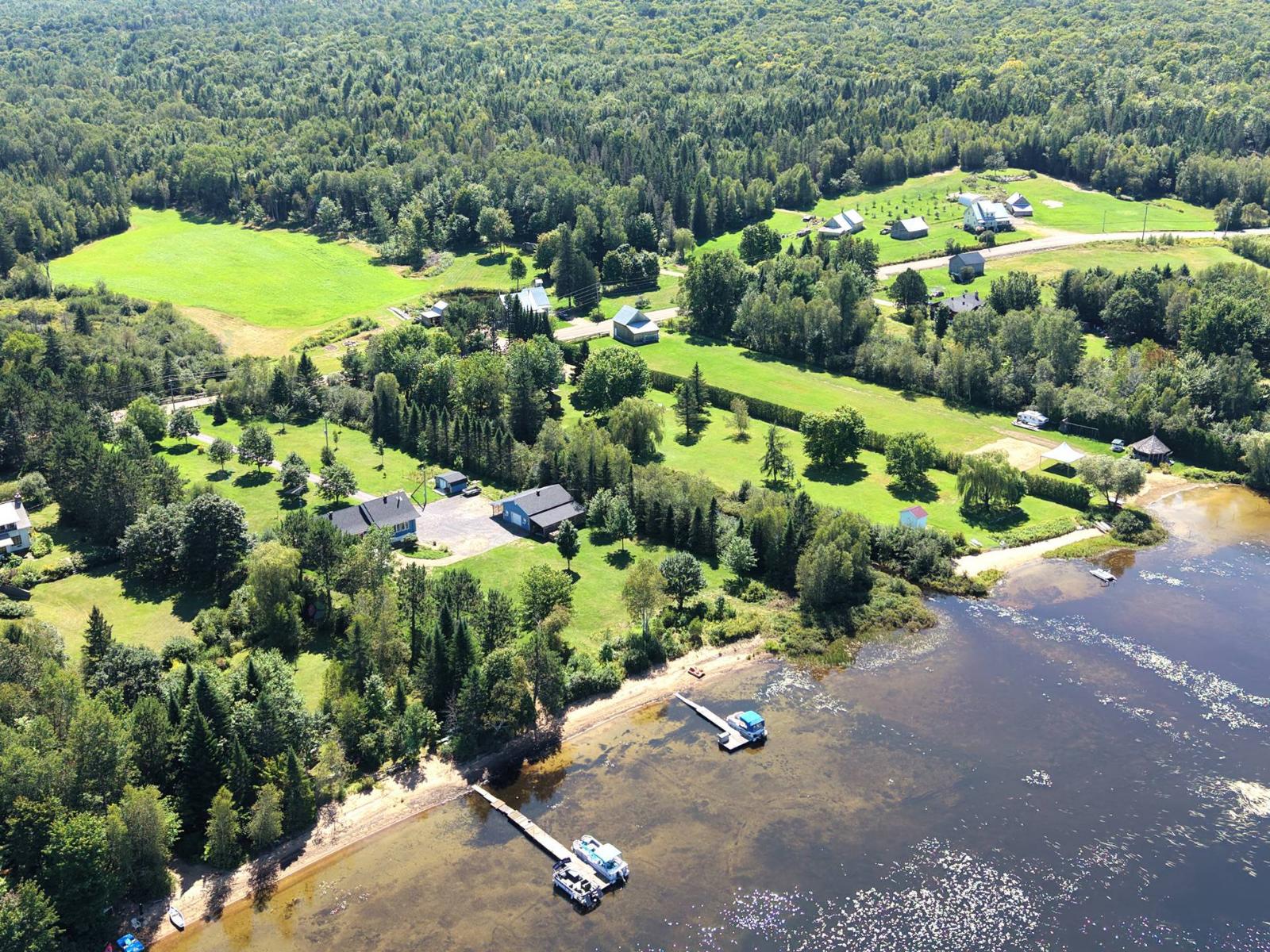 355 Ch. du Lac-Deligny Mandeville Quebec Canada J0K1L0 3