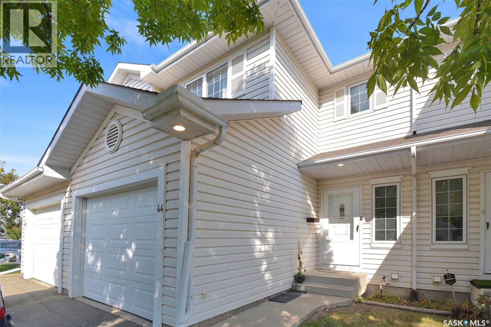44 110 Keevil Crescent, Saskatoon, Saskatchewan  S7N 4N8 - Photo 3 - SK047085