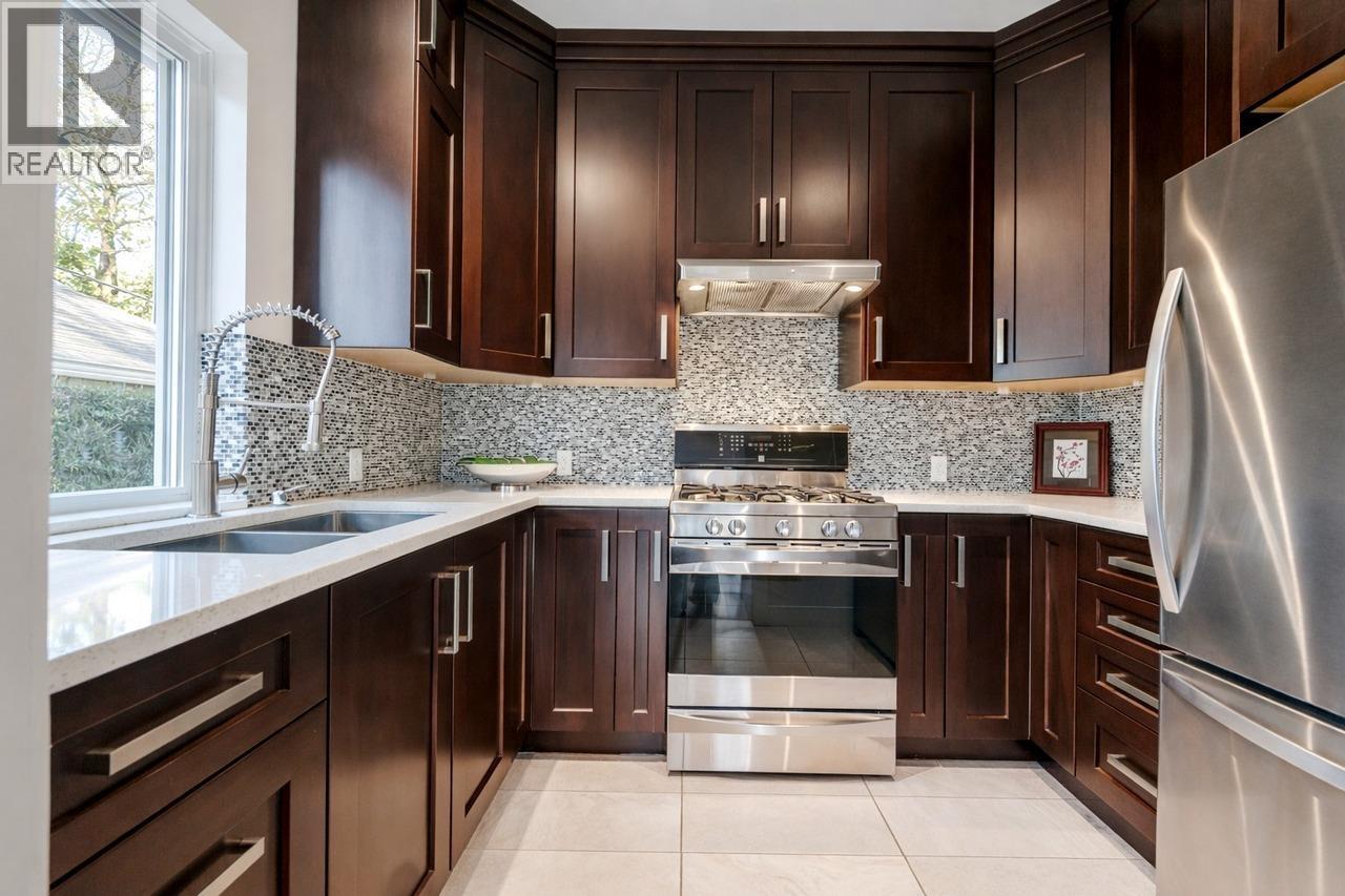 839 W 20th Street, North Vancouver, British Columbia  V7P 2B5 - Photo 12 - R3159952