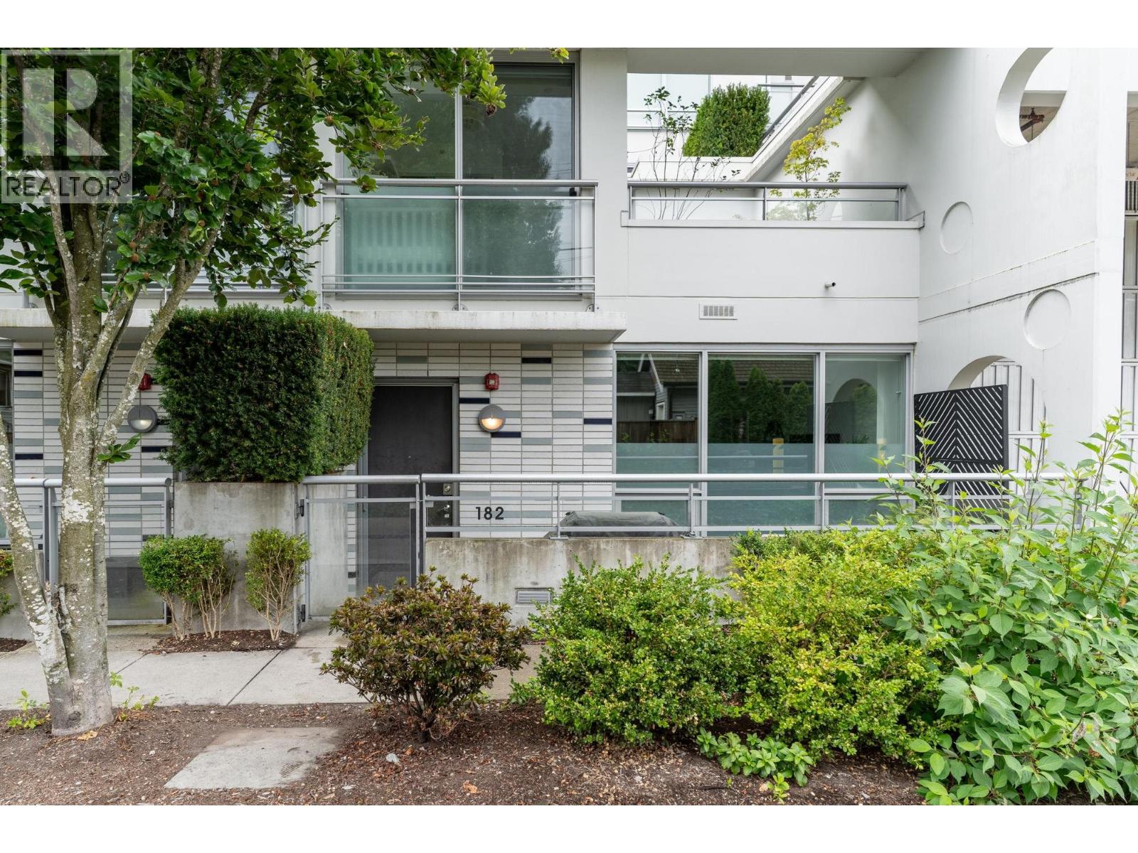 182 E 17th Avenue, Vancouver, British Columbia  V5V 1A4 - Photo 3 - R3159748