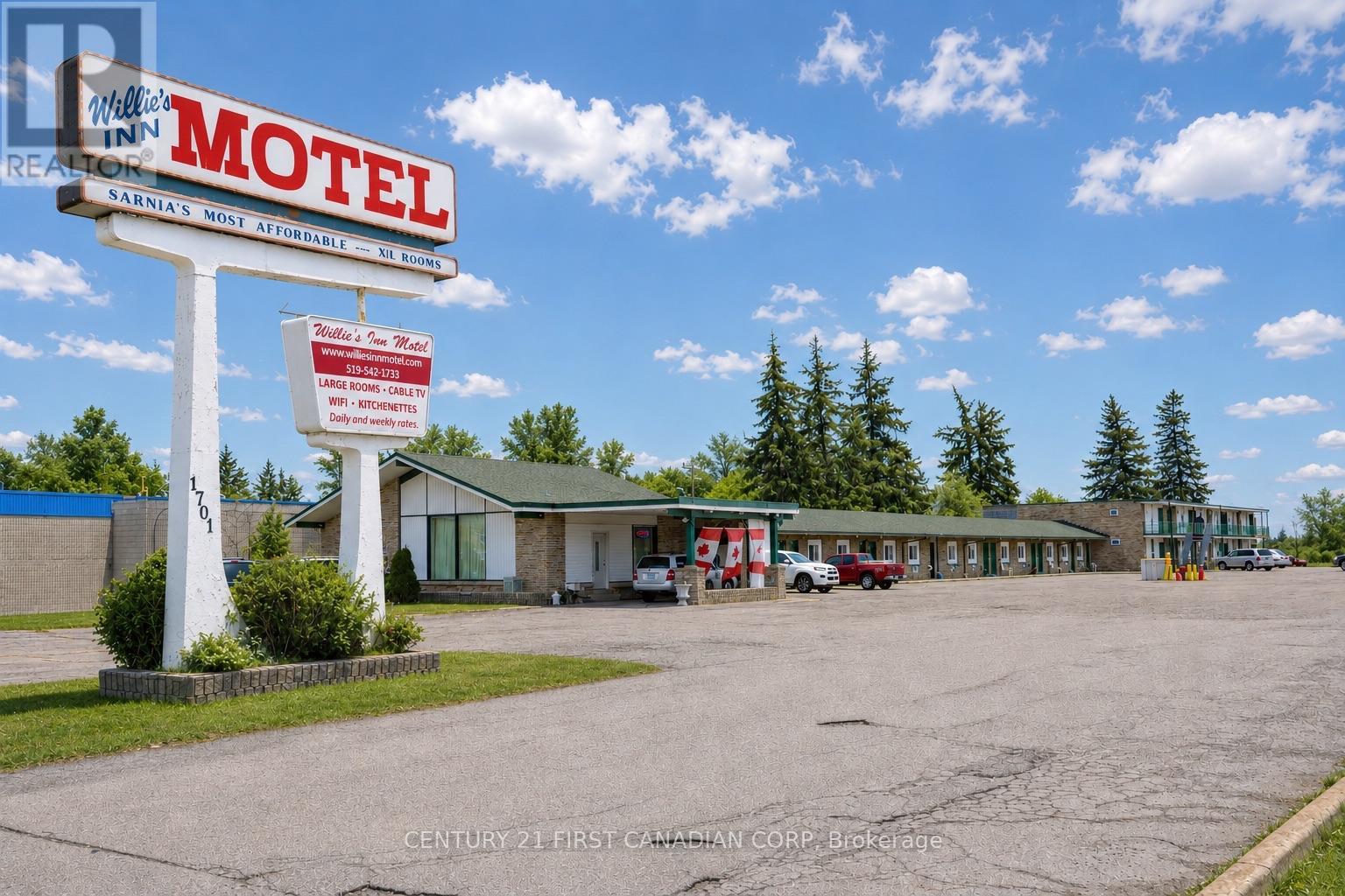 1701 London Line, Sarnia, Ontario  N7W 1B1 - Photo 3 - X12961106