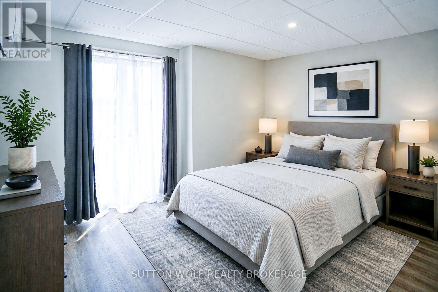 301 - 19 CENTRE STREET W, Strathroy-Caradoc, Ontario