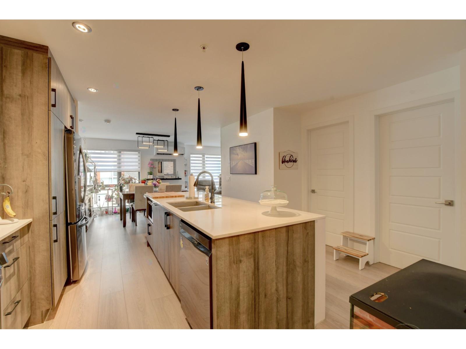 90 Rue Toe-Blake|#102 Vaudreuil-Dorion Quebec Canada J7V0B8 5