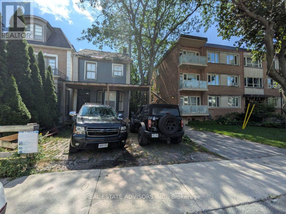 29 THELMA AVENUE, Toronto, Ontario