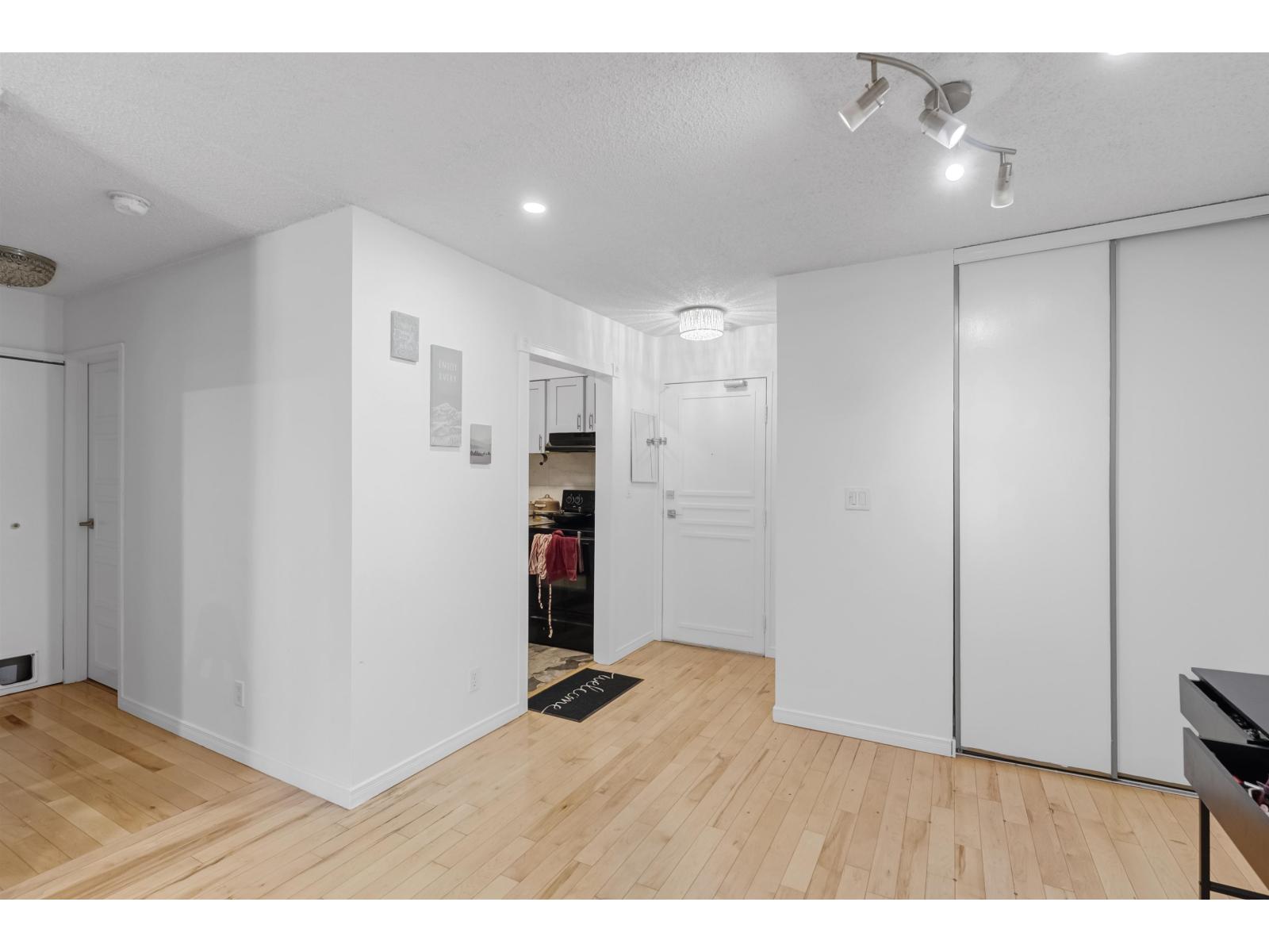 201 10560 154 Street, Surrey, British Columbia  V3R 8A3 - Photo 6 - R3159877