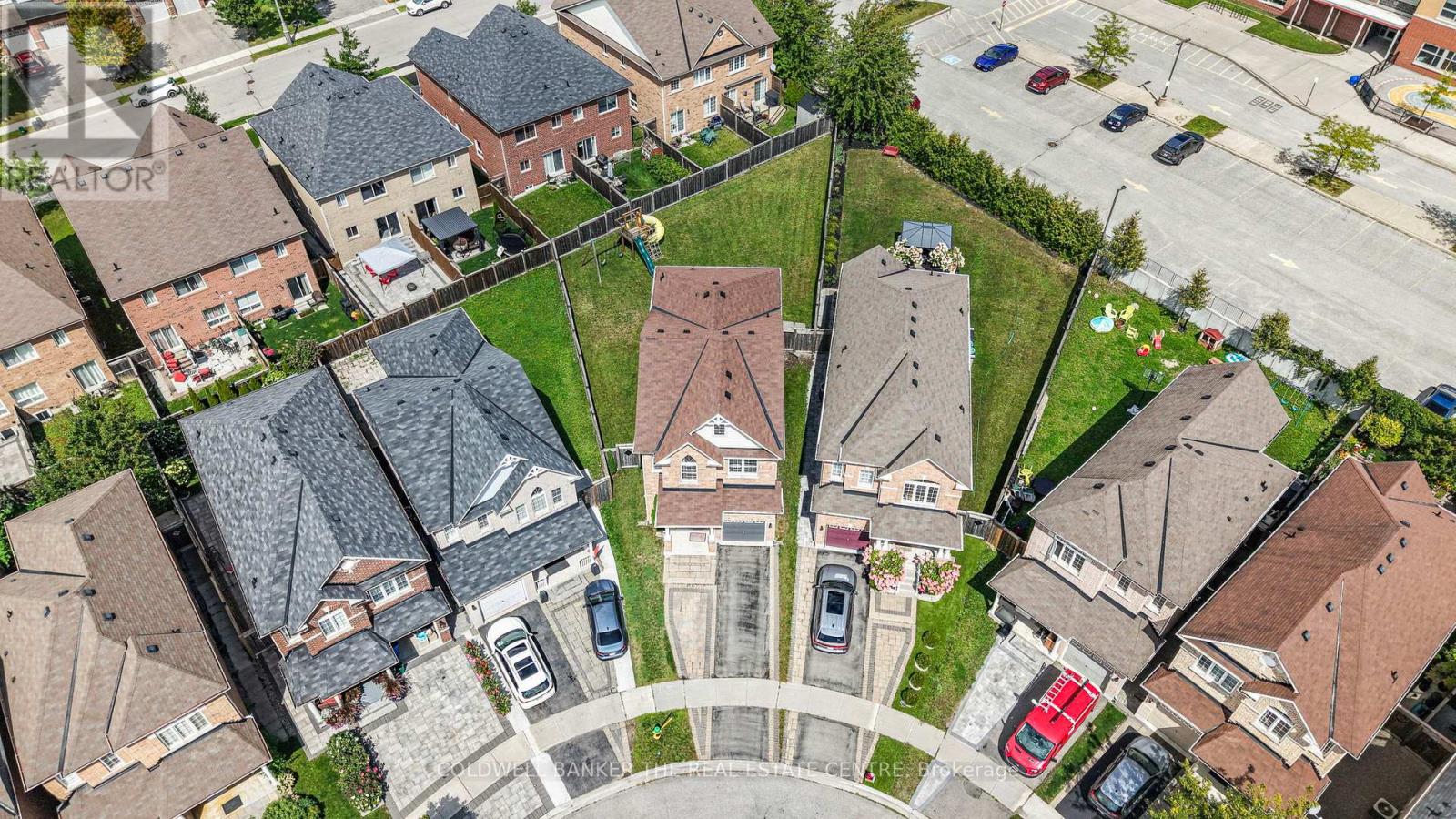 18 Herefordshire Crescent, Newmarket, Ontario  L9N 0B7 - Photo 3 - N13728542