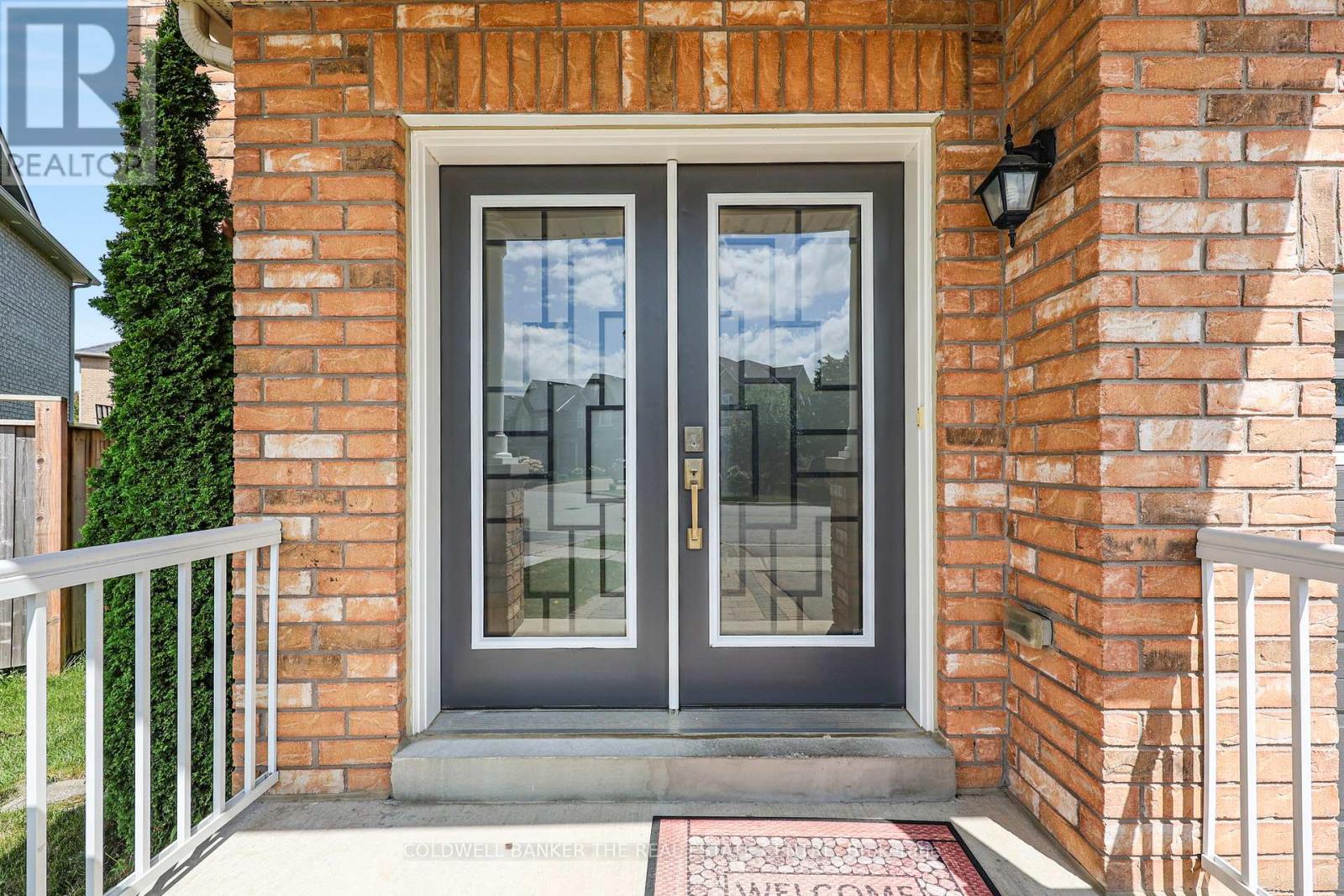 18 Herefordshire Crescent, Newmarket, Ontario  L9N 0B7 - Photo 5 - N13728542