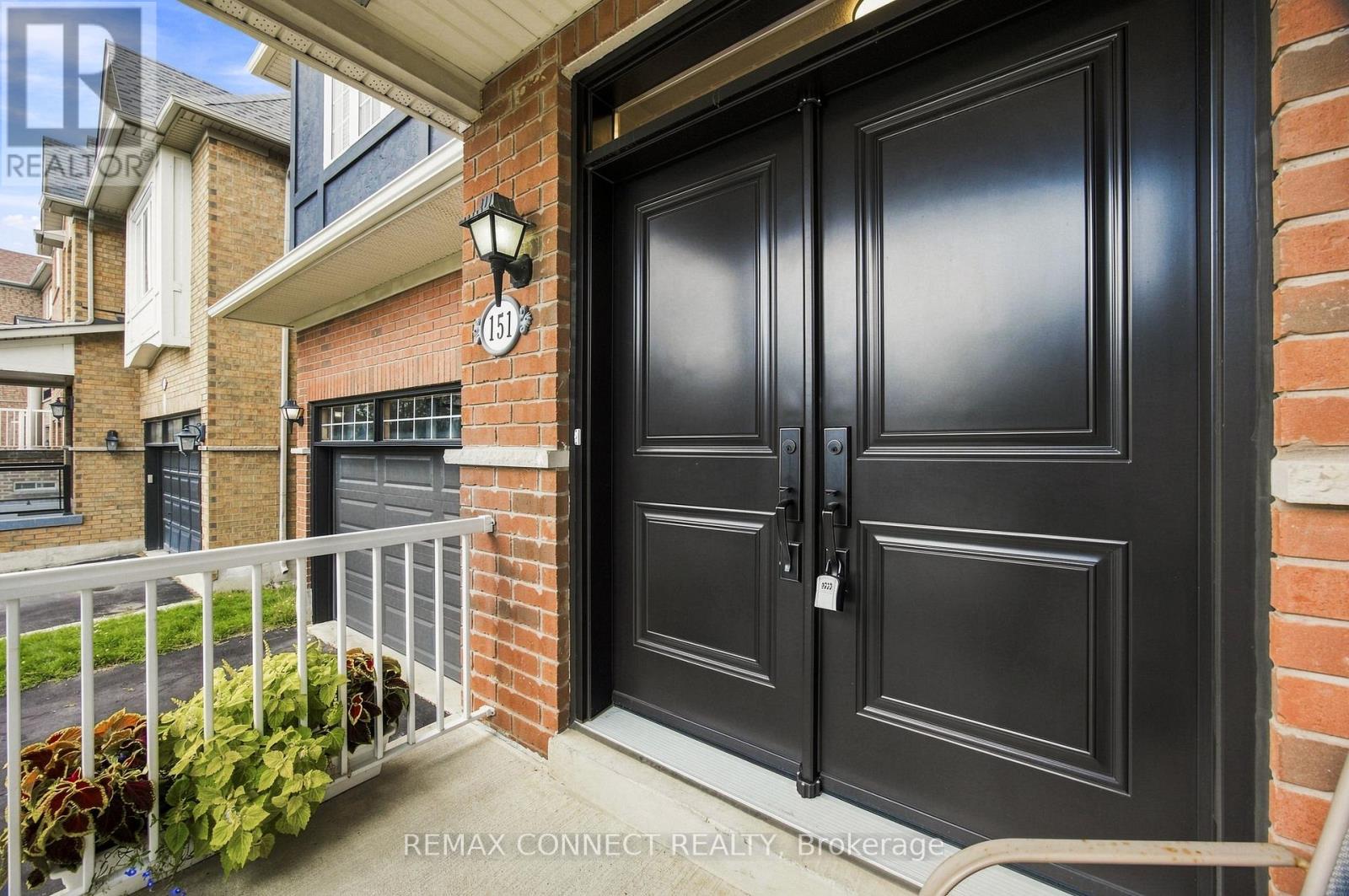 151 Bentoak Crescent, Vaughan, Ontario  L4J 8S6 - Photo 2 - N13728588