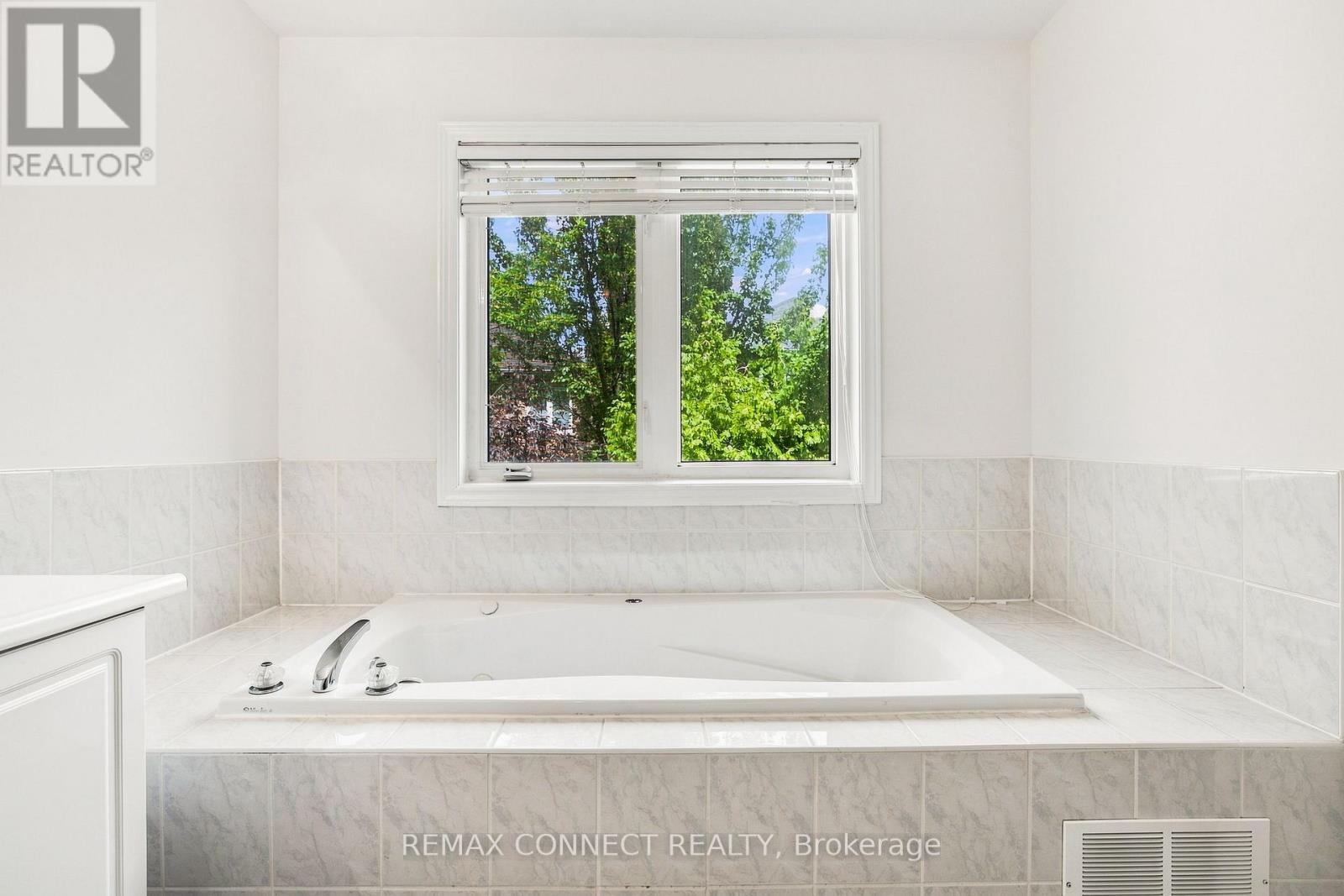 151 Bentoak Crescent, Vaughan, Ontario  L4J 8S6 - Photo 33 - N13728588